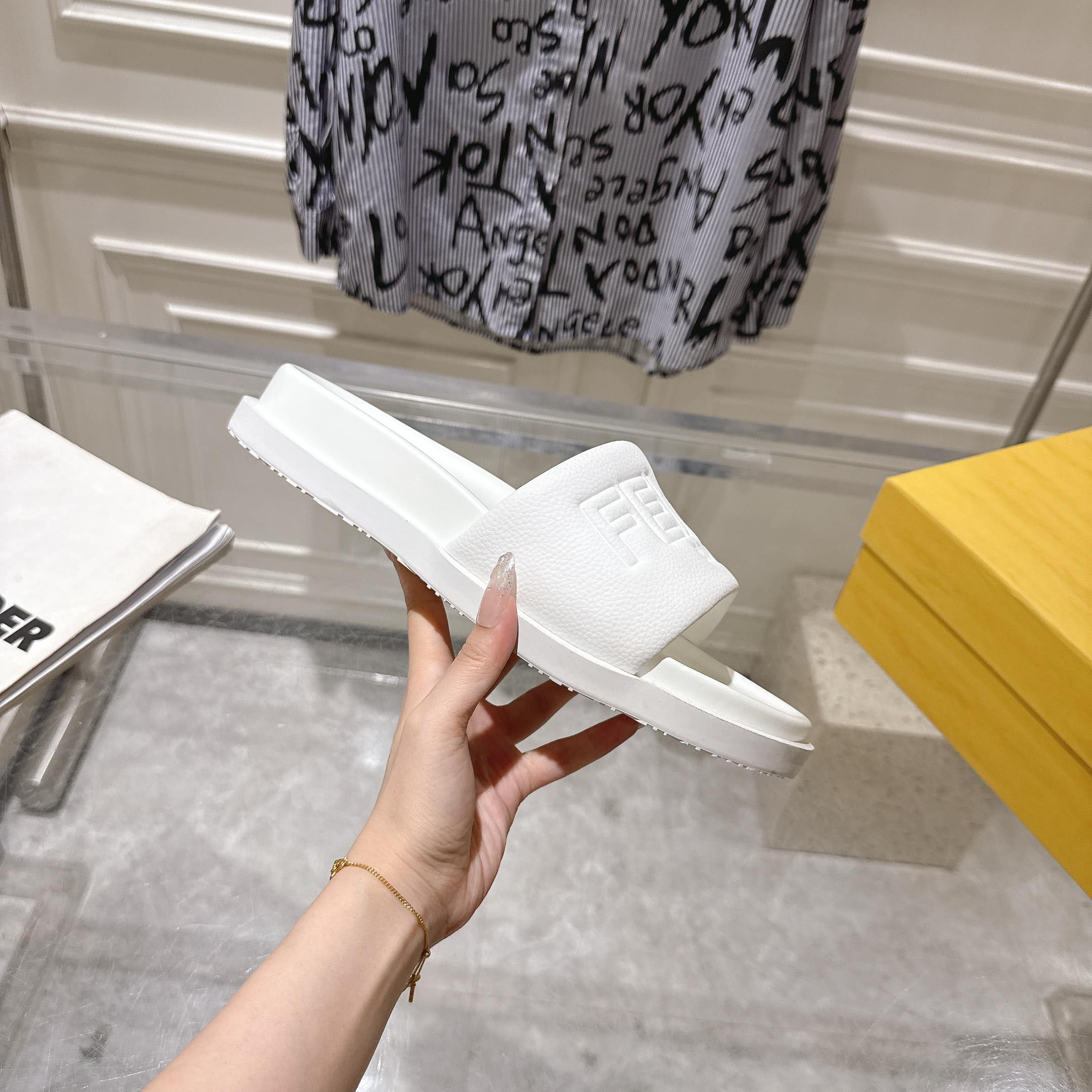 FD Casual Slippers Lh25061395