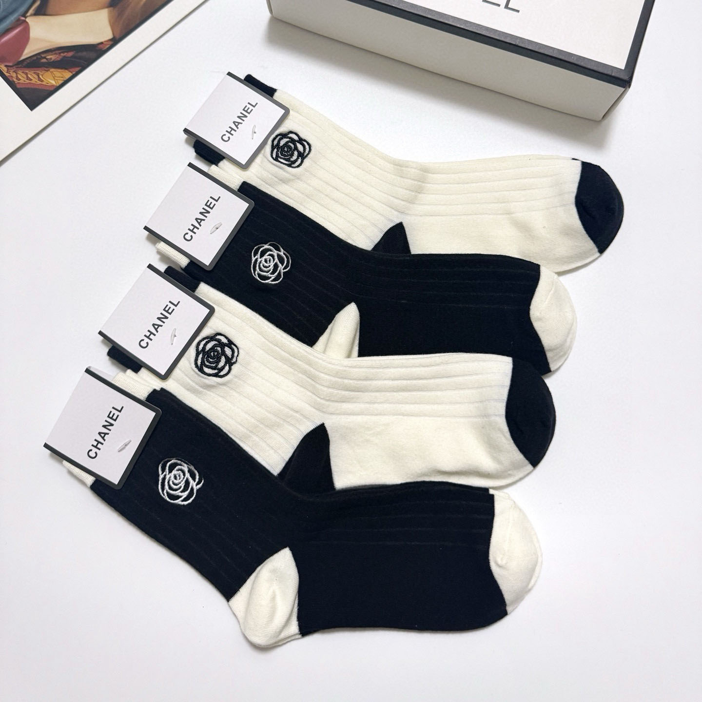 CH Camellia Embroidered Mid-Calf Socks Lh25061368