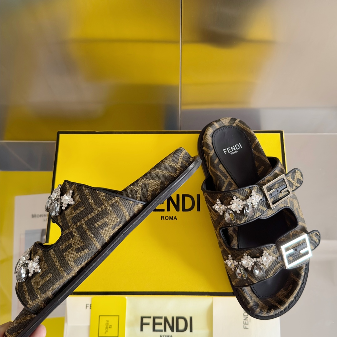 FD Flat Slippers Lh250613108