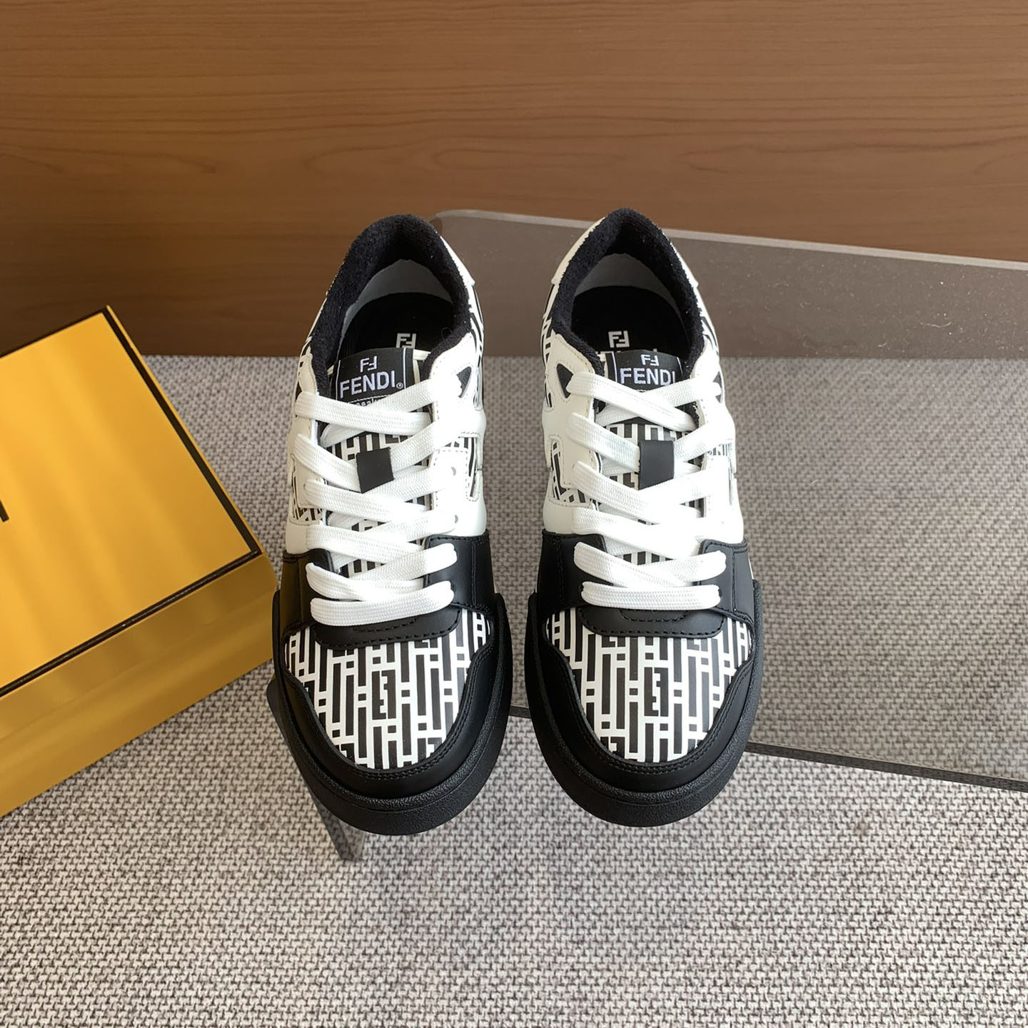 FD Couple Sneakers Kin25061404