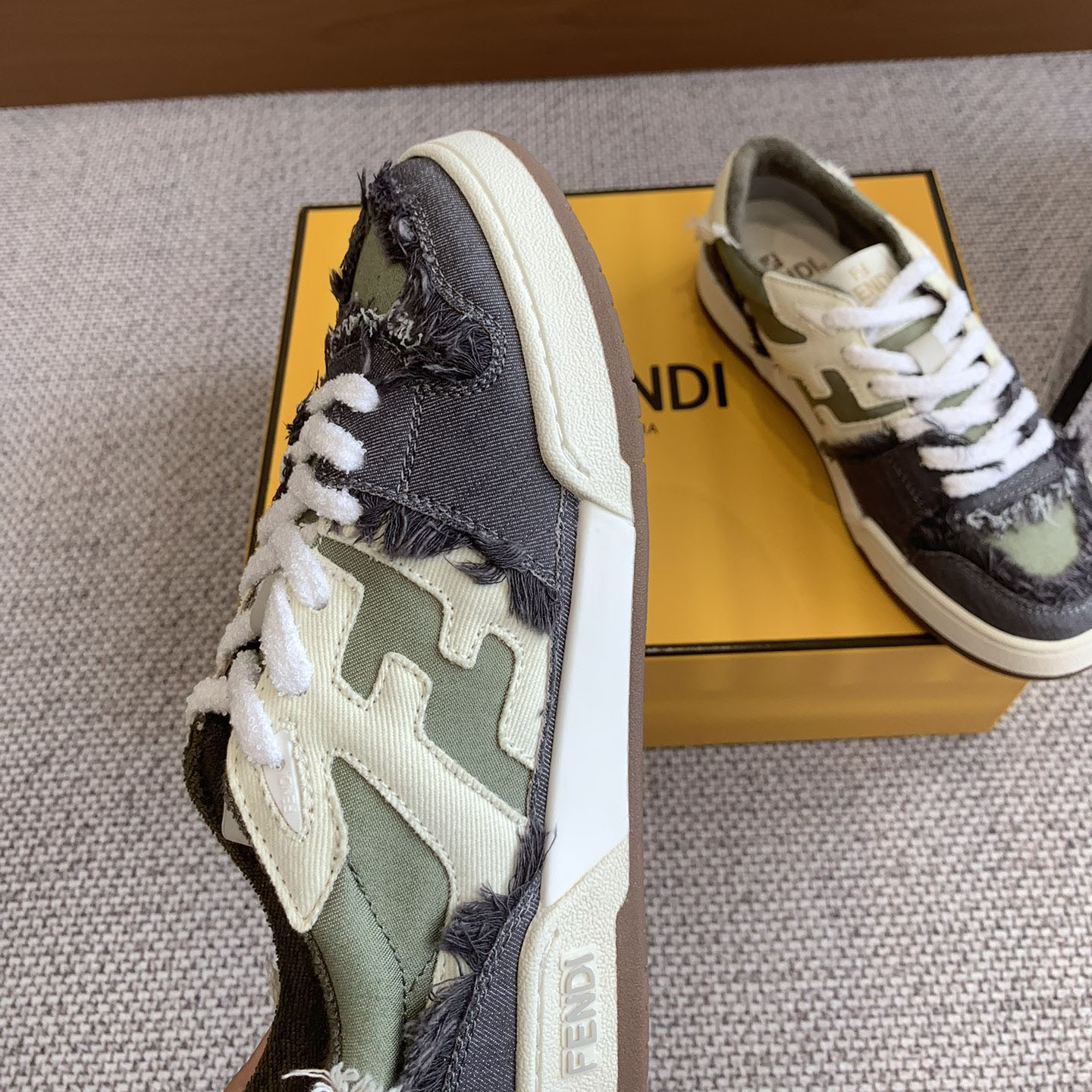 FD Couple Sneakers Kin25061403