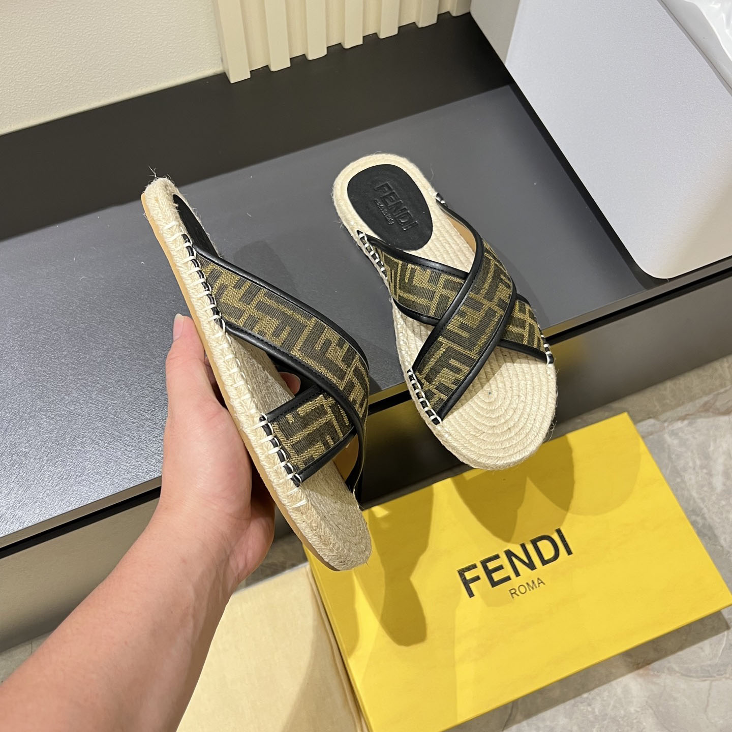 FD Men's Slippers Kin25061408