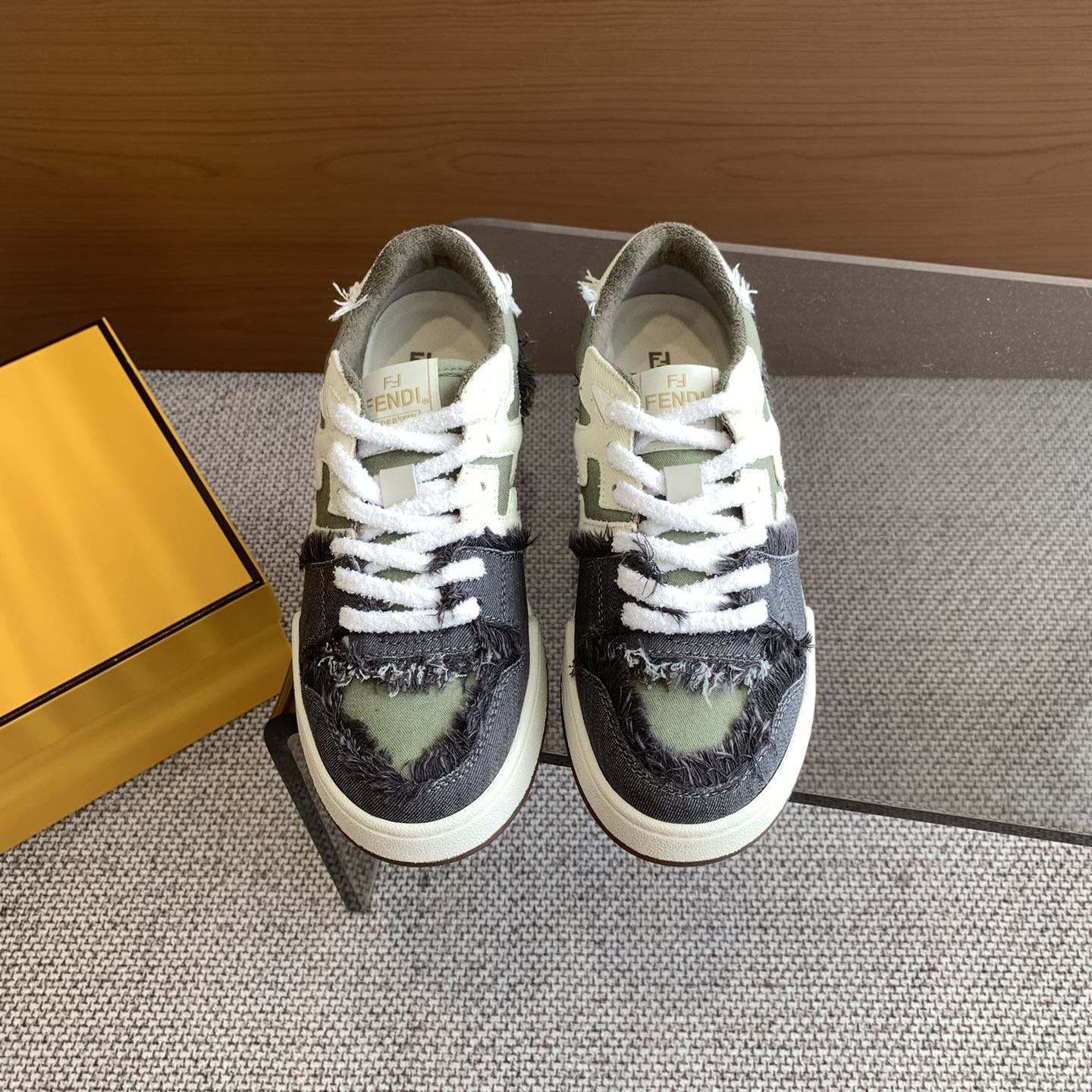 FD Couple Sneakers Kin25061403