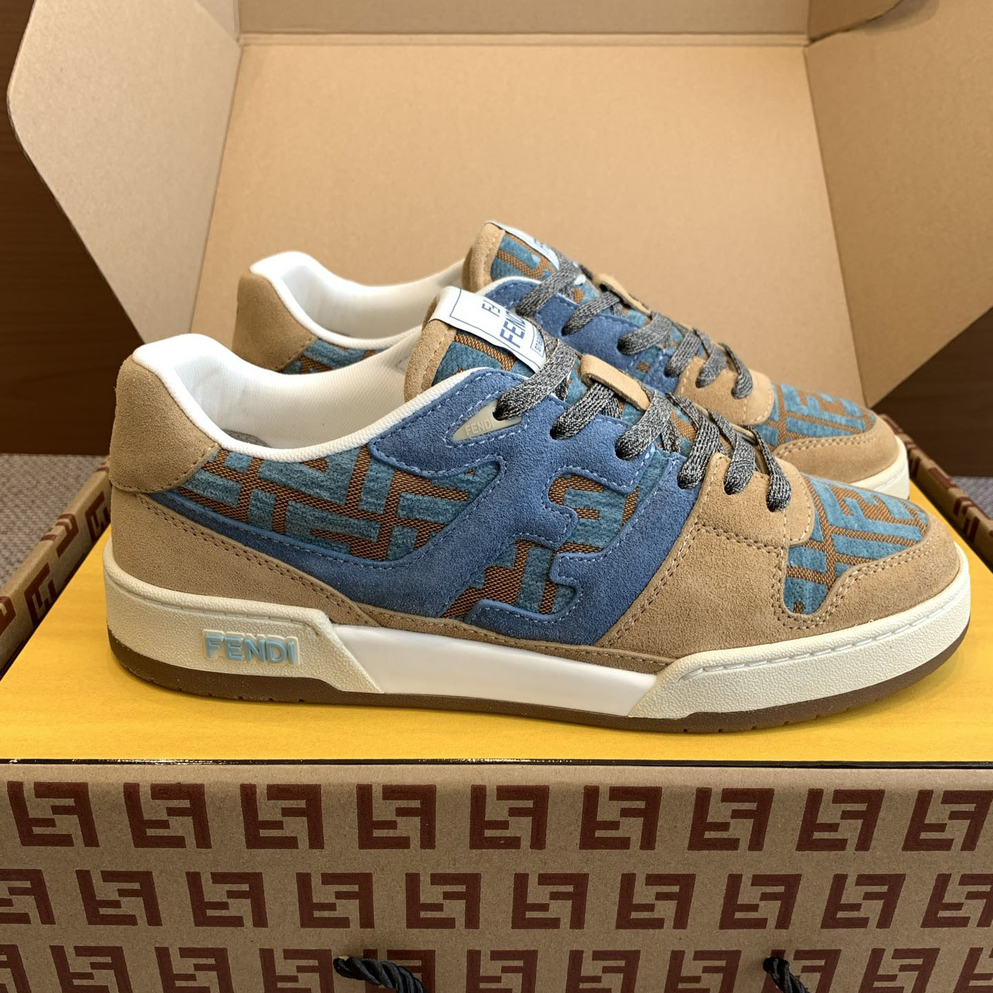 FD Couple Sneakers Kin25061401