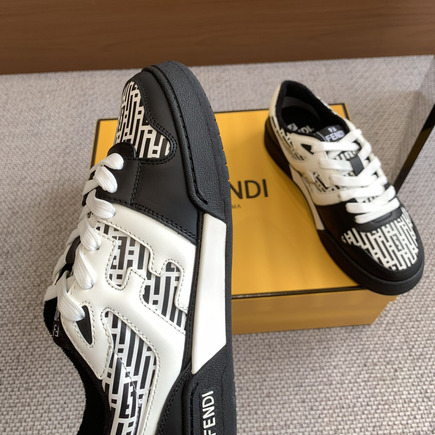 FD Couple Sneakers Kin25061404