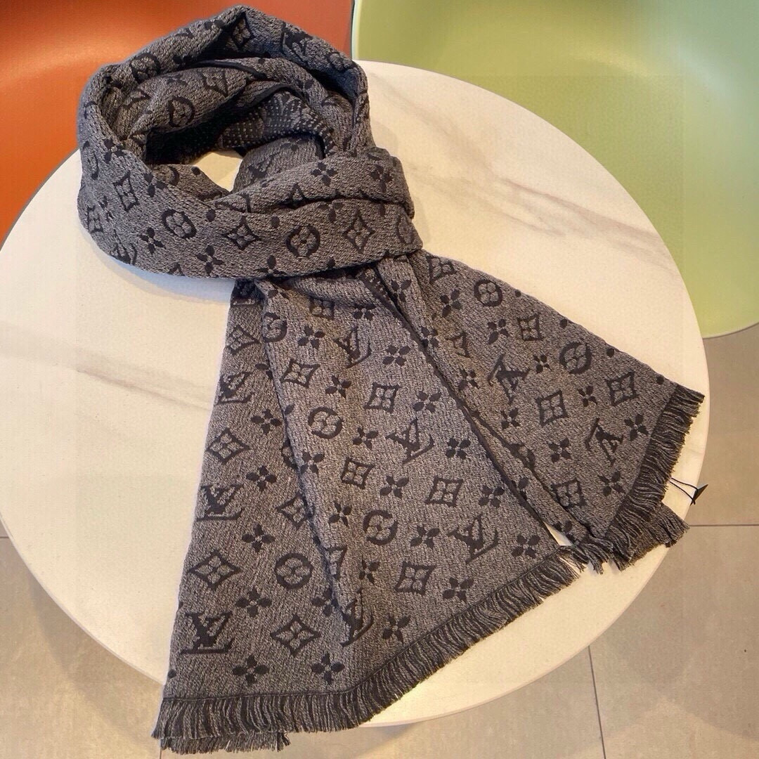 LV Men's Classic monogram Scarf YV25071106