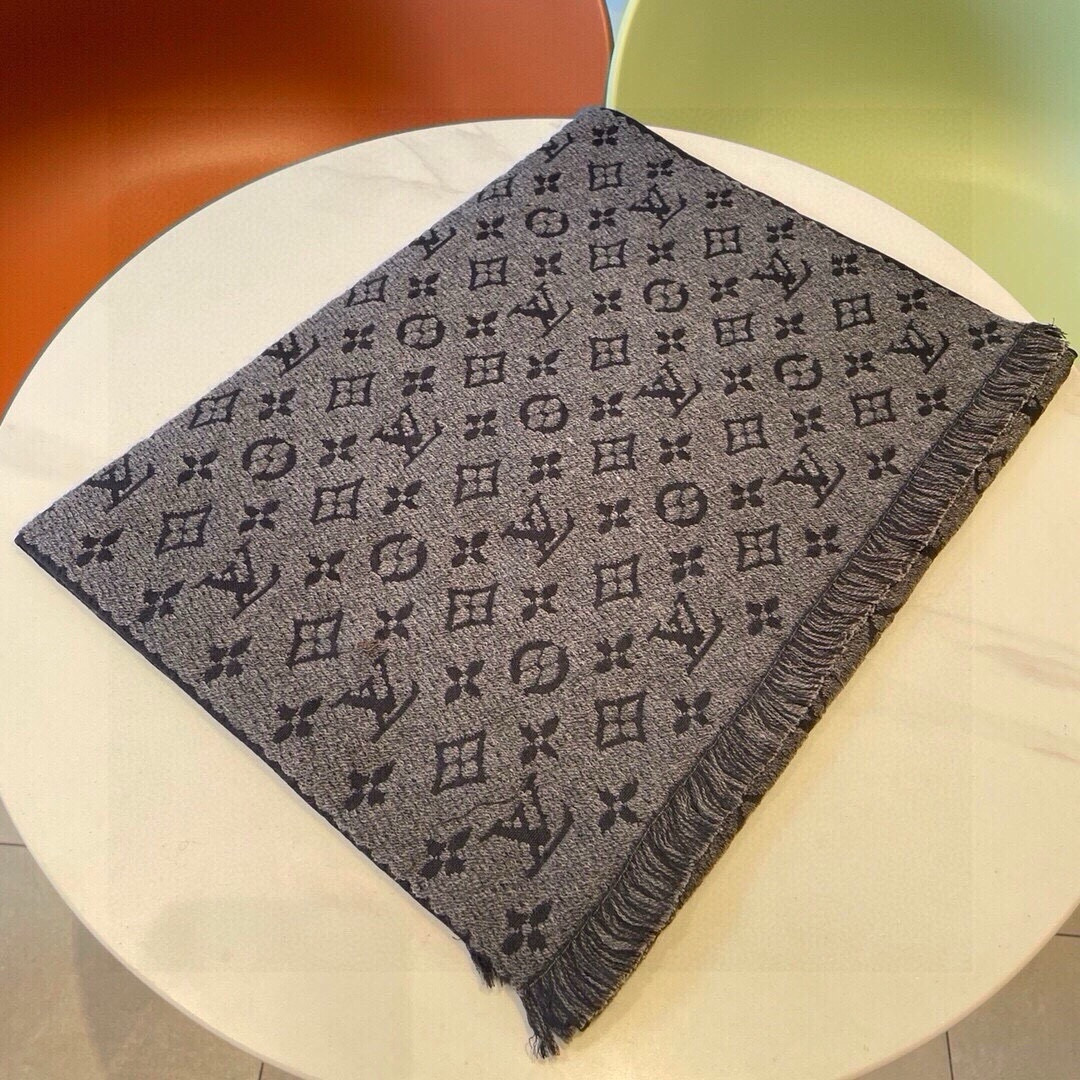 LV Men's Classic monogram Scarf YV25071106