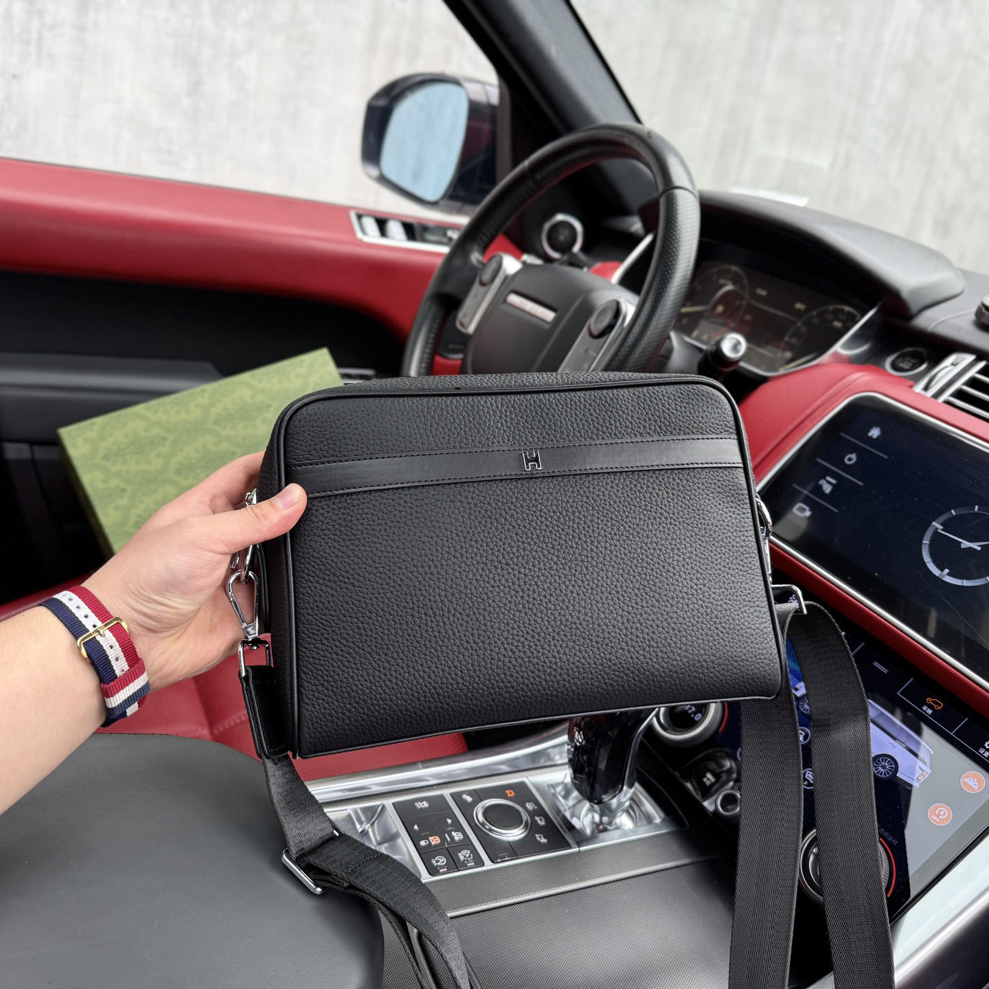 HM Men's Classic Shoulder Bag DD25071235