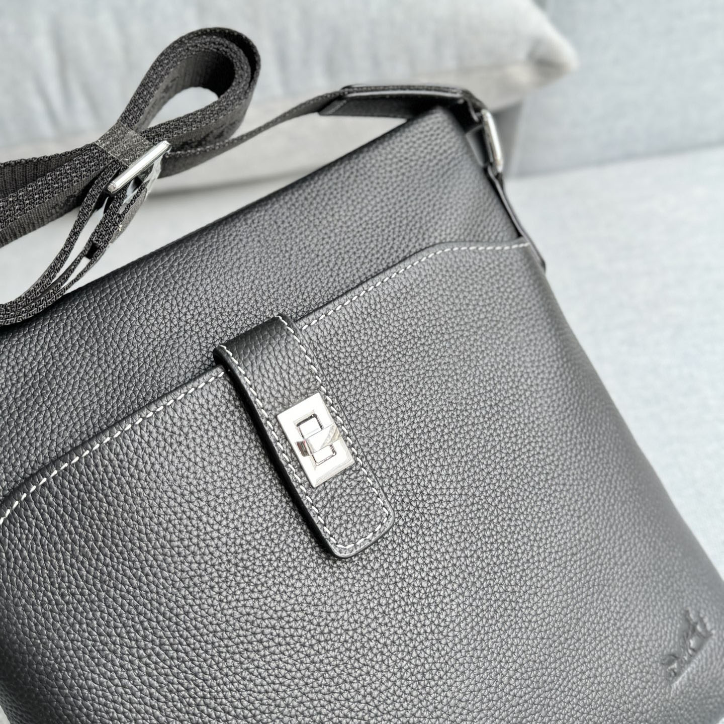 HM Men's Shoulder Bag DD25071216