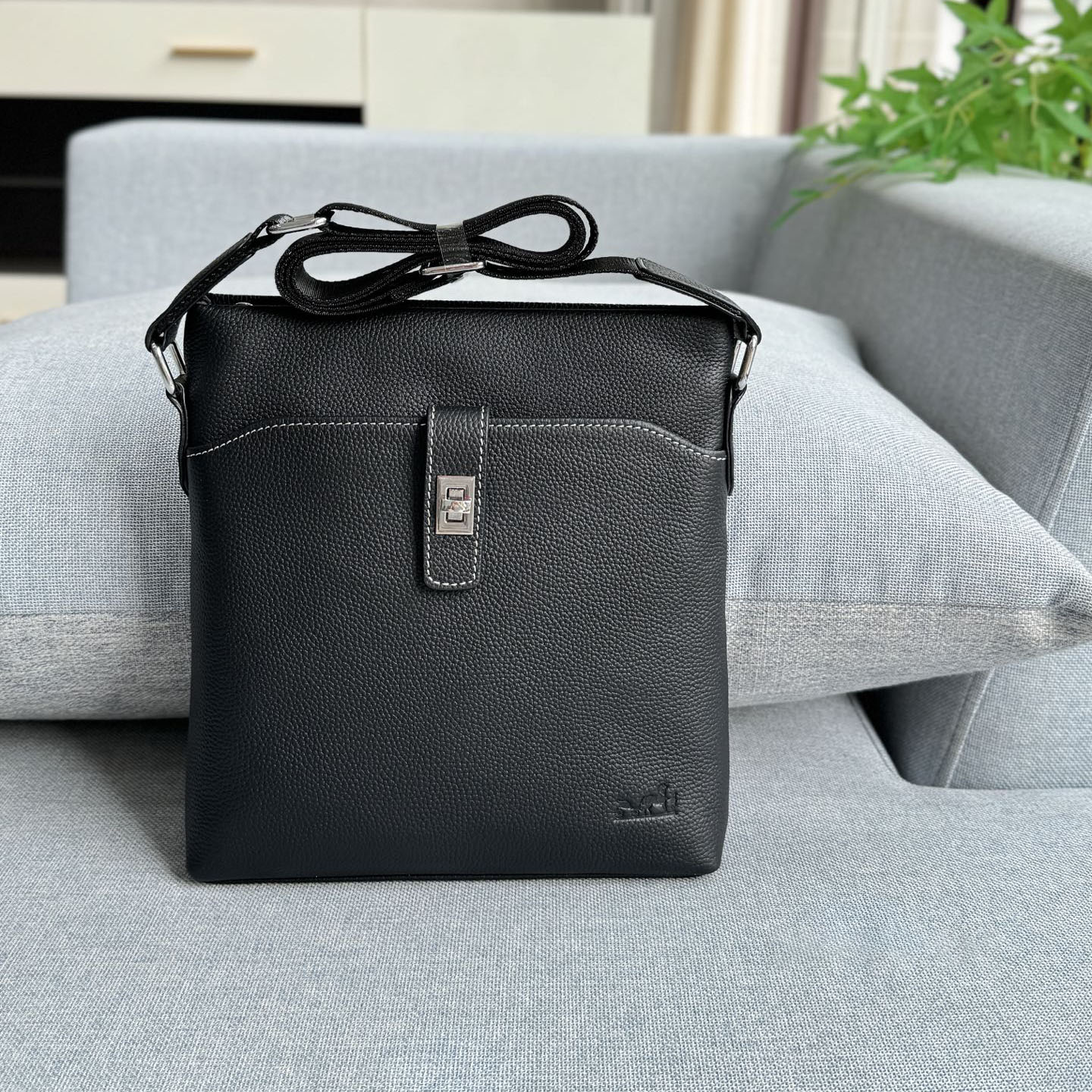 HM Men's Shoulder Bag DD25071216