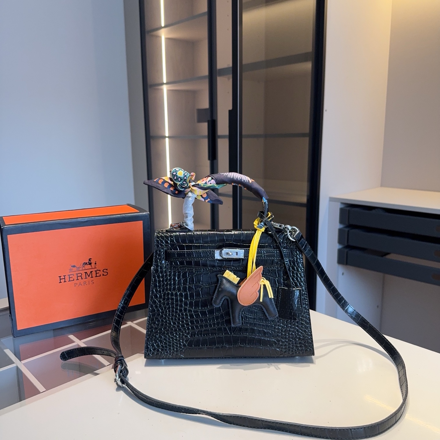 HM Kelly Handbag DD25071225