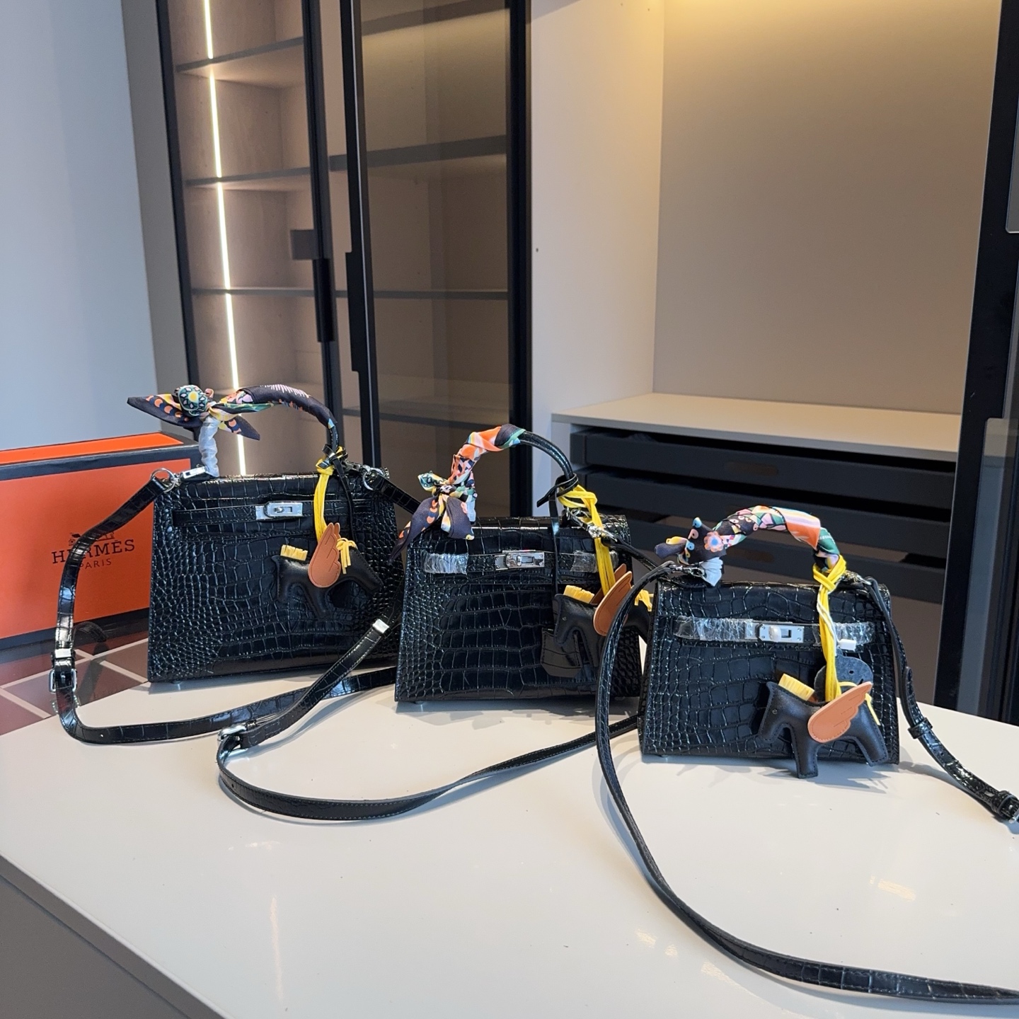 HM Kelly Handbag DD25071225