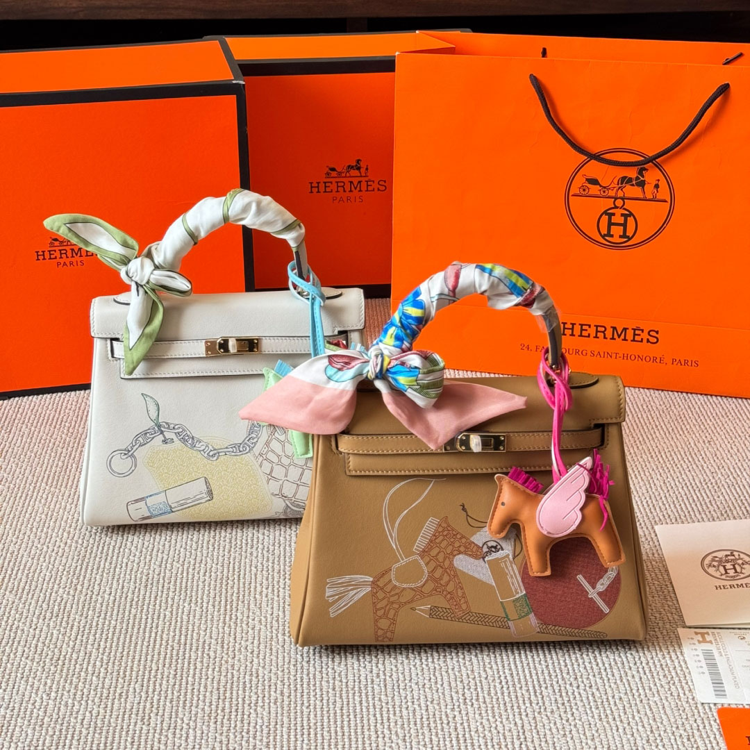 HM Kelly25 Cream White Graffiti Limited DD25071321