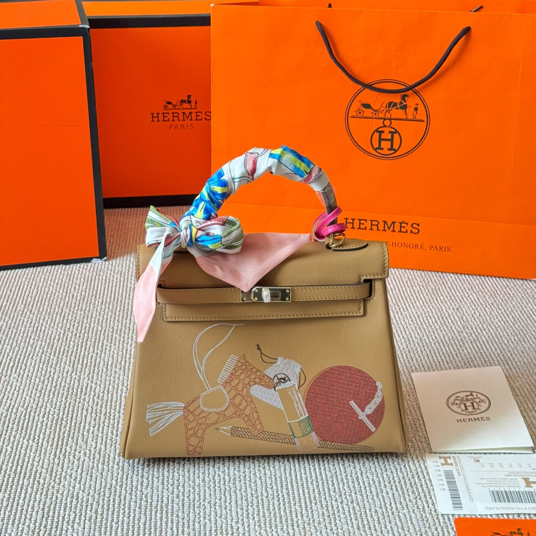 HM Kelly25 Cream White Graffiti Limited DD25071321