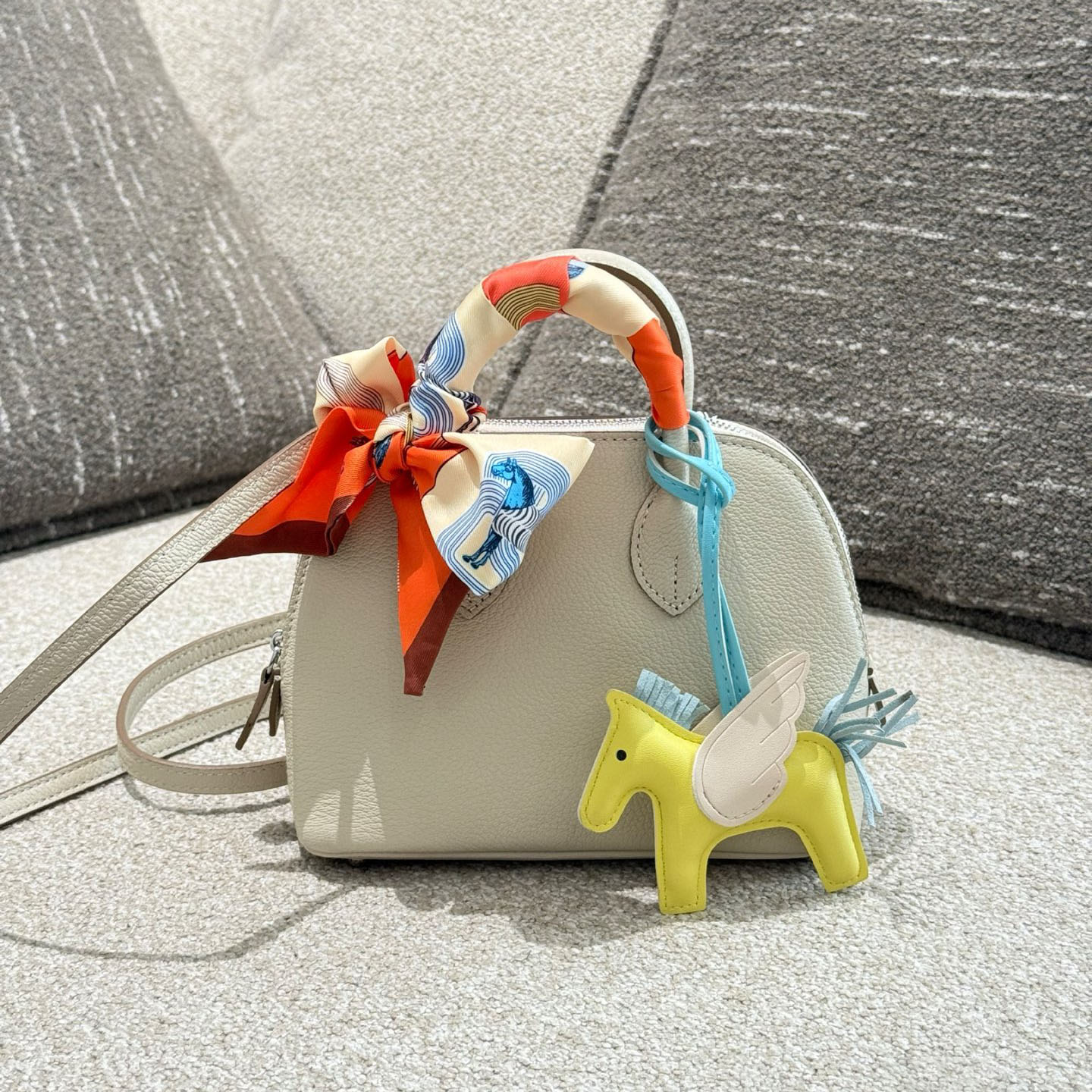 HM Bolide Handbag DD25071332