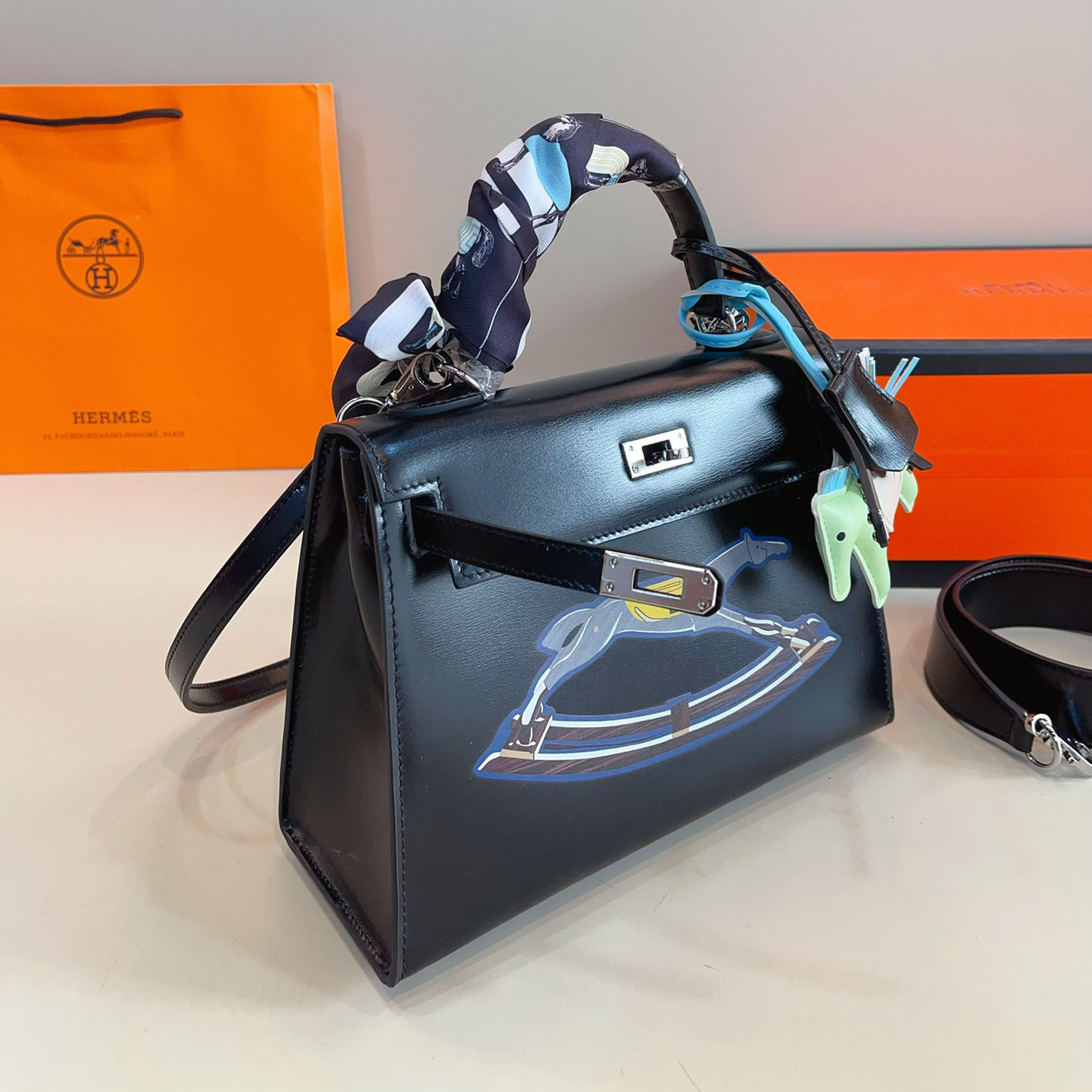 HM Kelly Handbag DD25071325