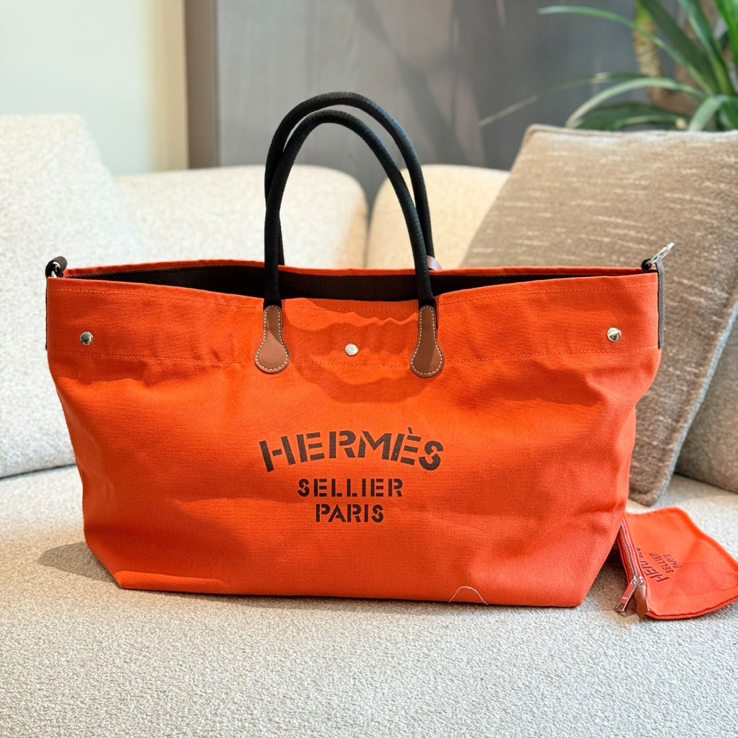 HM Classic Canvas Tote DD25071319