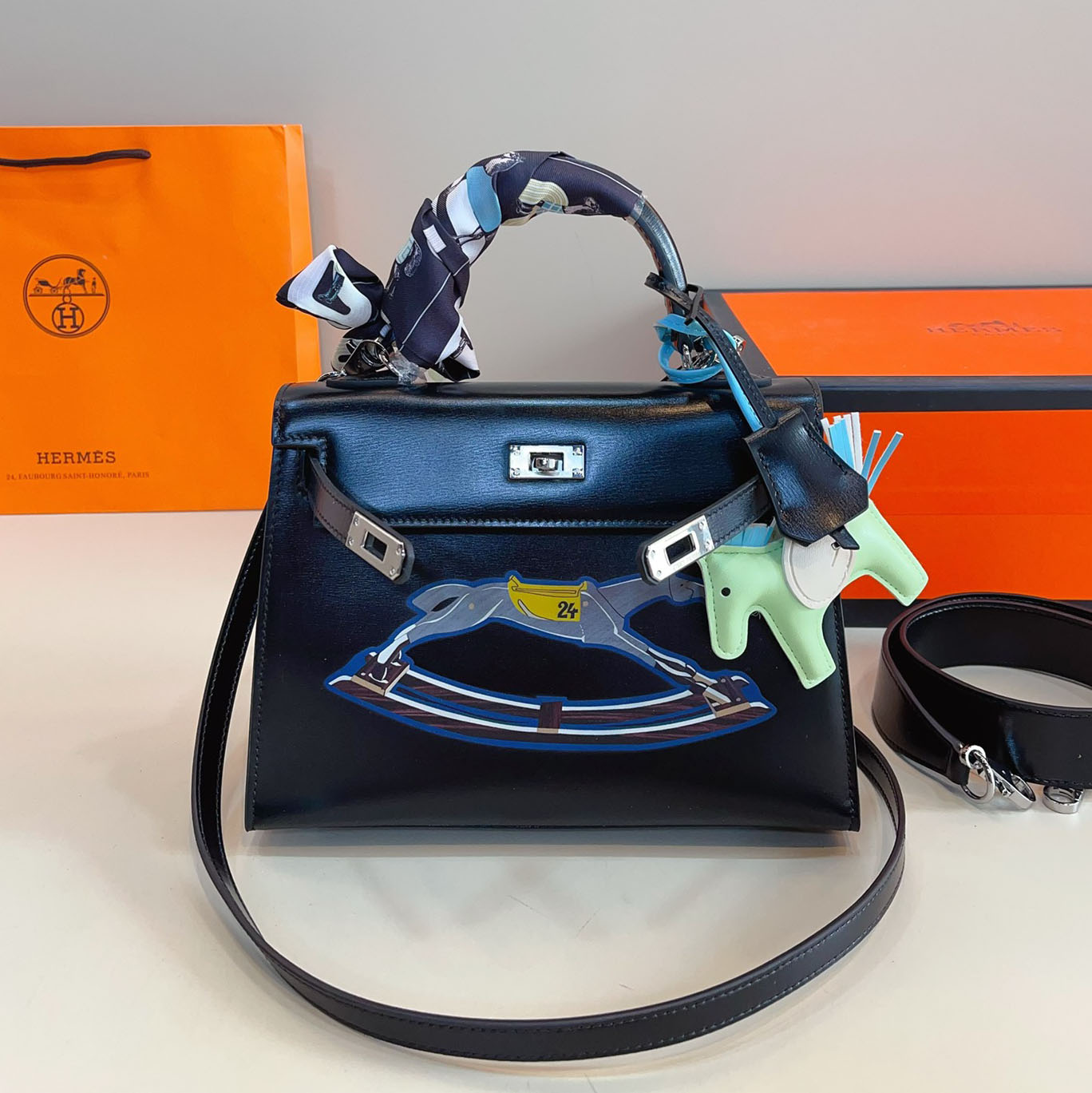 HM Kelly Handbag DD25071325