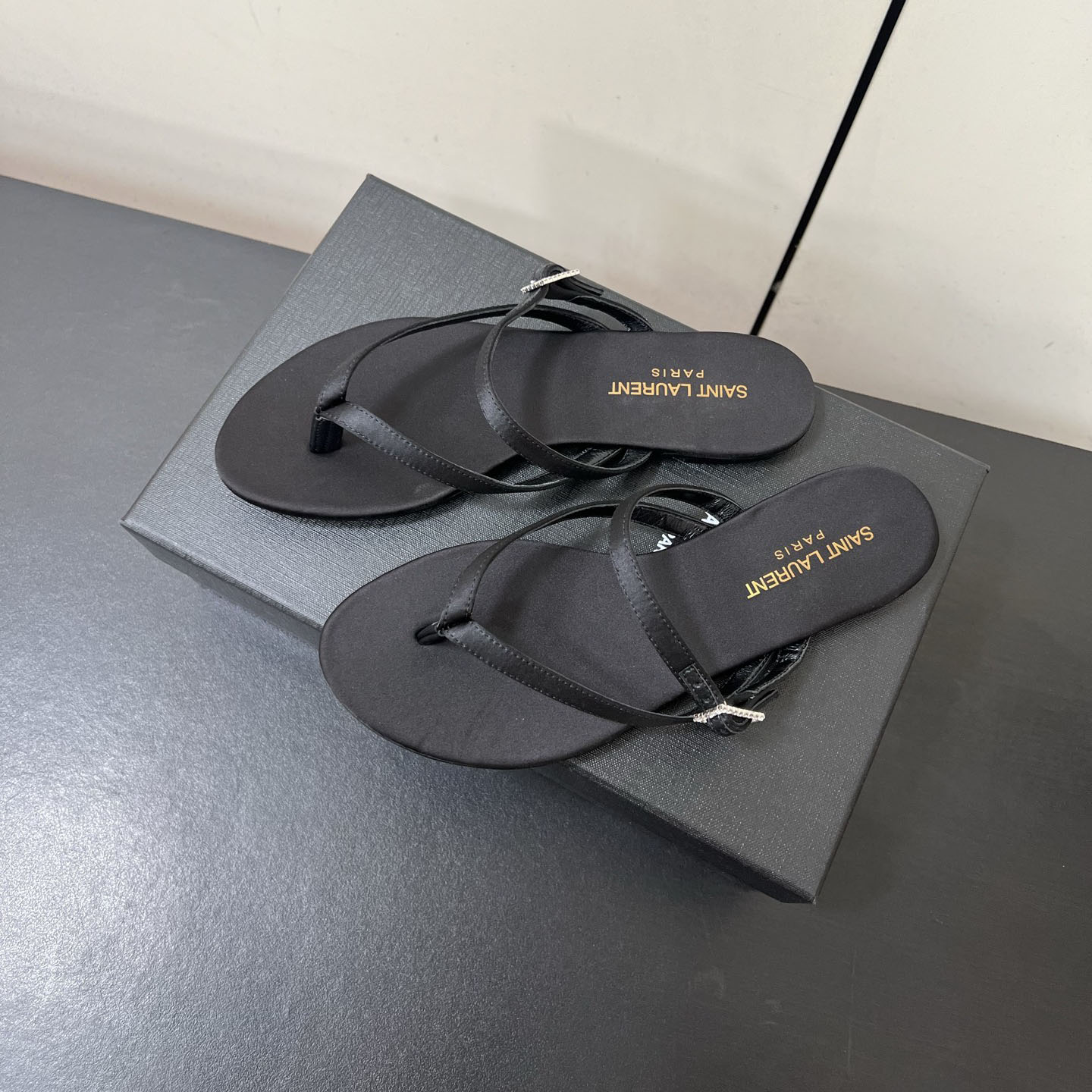 YSL 25 Flat Sandals DD25071501