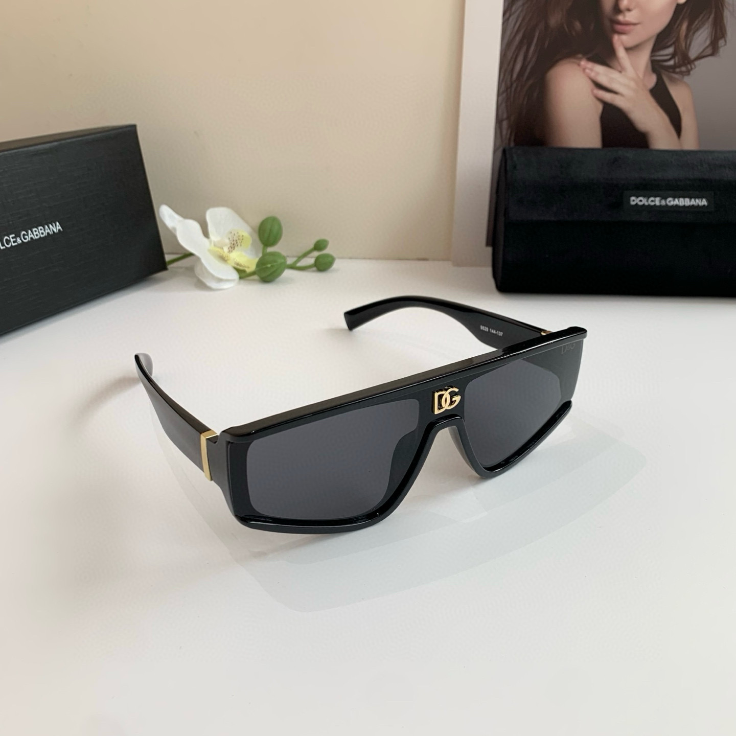 D&G Unisex Square one-piece sunglasses  YV24071630