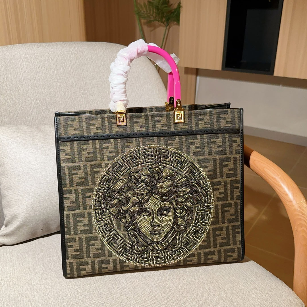 VS&FD Collaboration Tote DD25071601