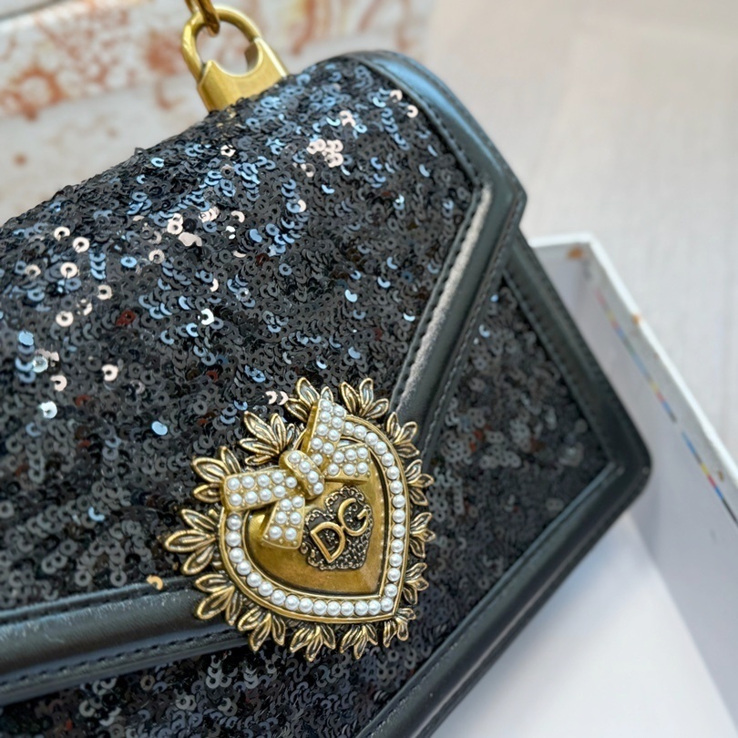 D&G Fashion ladies Sequin Heart Bag YV24071618