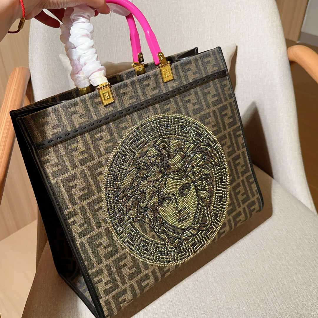 VS&FD Collaboration Tote DD25071601