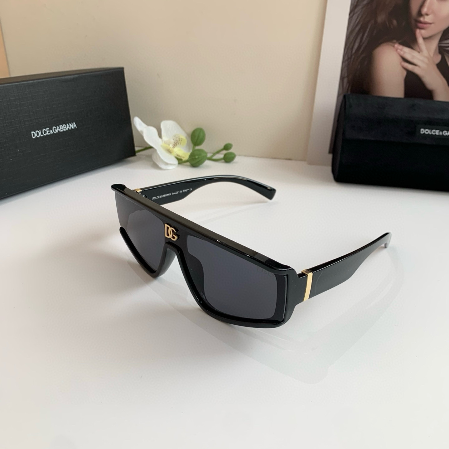 D&G Unisex Square one-piece sunglasses  YV24071630