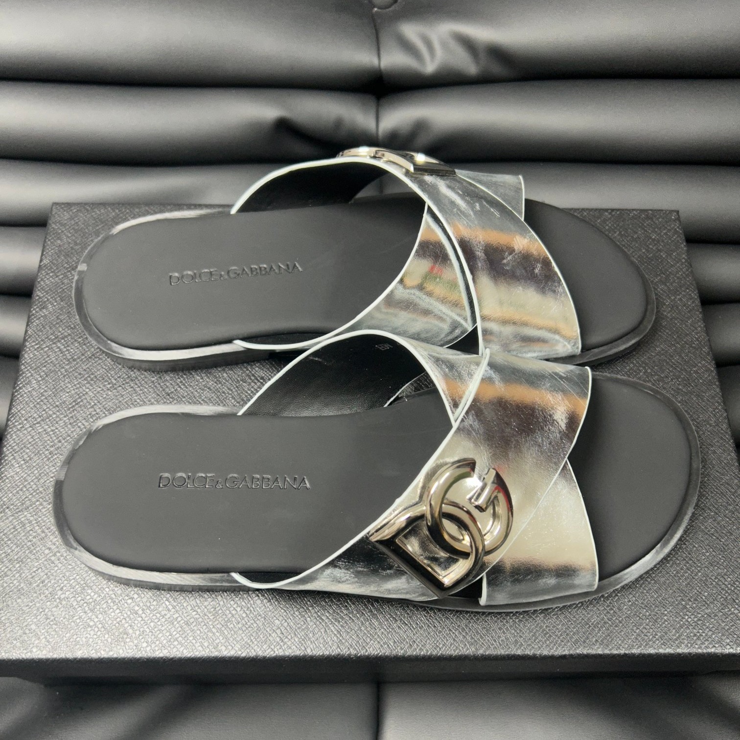 D&G Men's criss - cross strap beach slippers YV24071713