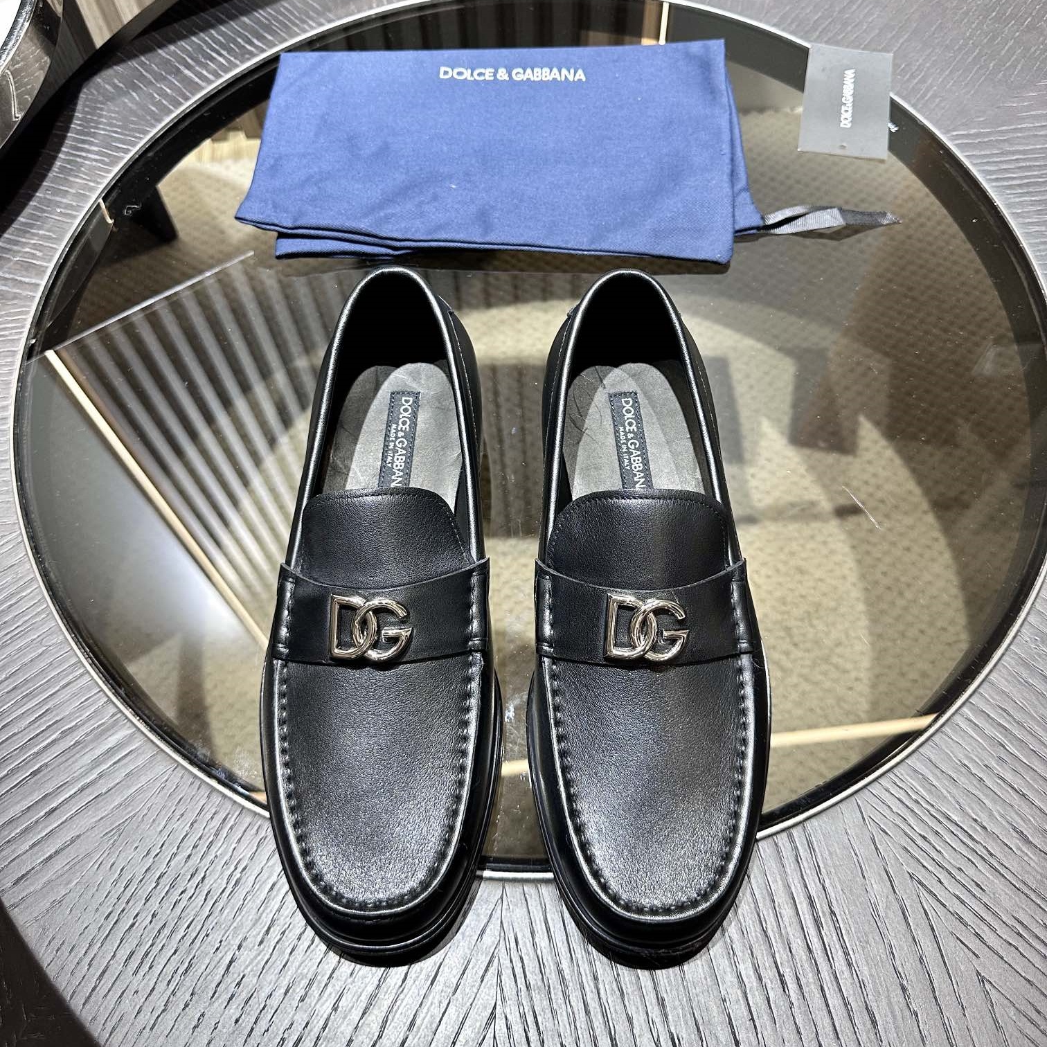 D&G Men's Mino calfskin Logo - embellished metal - buckle loafers YV24071710
