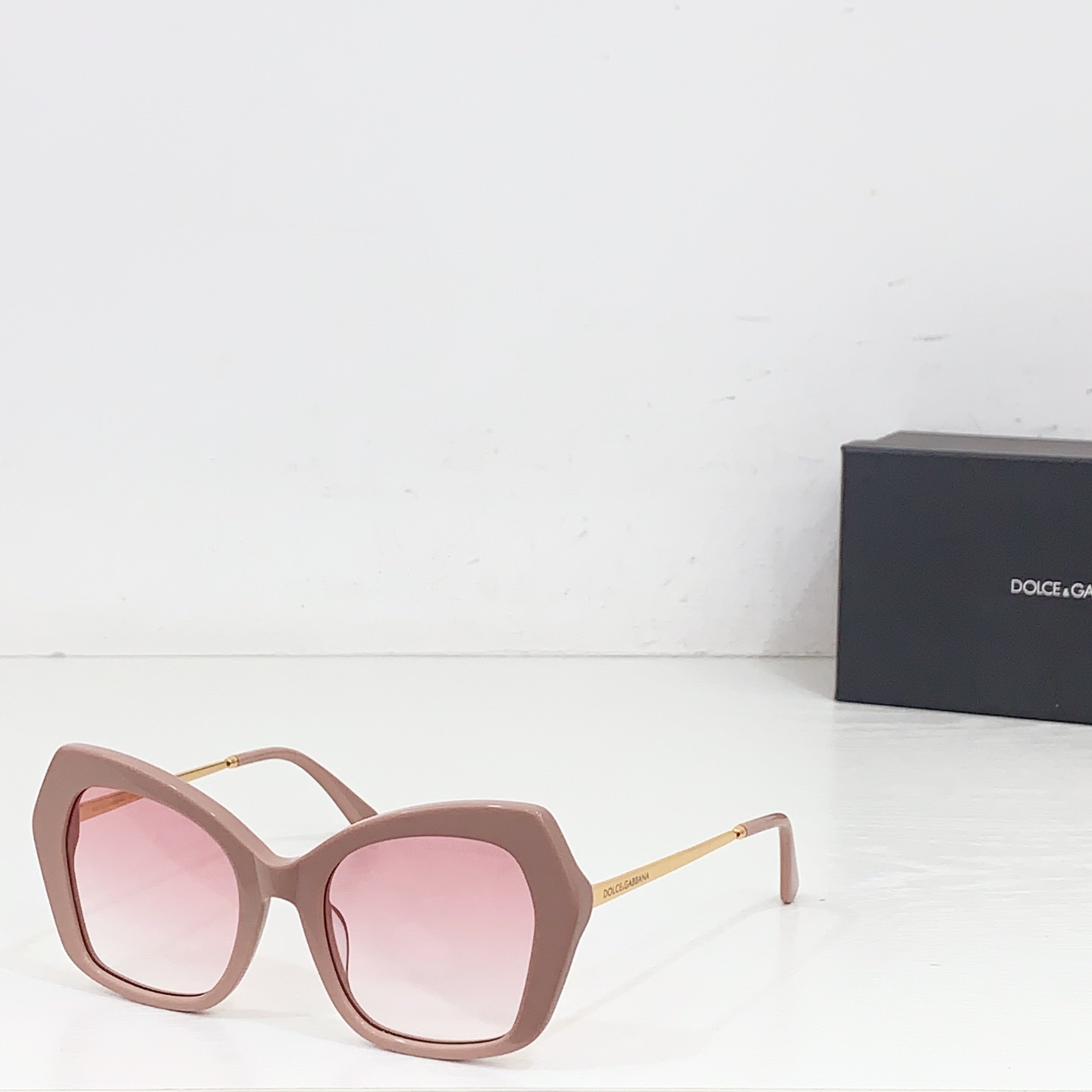 D&G Oversized Cat - eye Sunglasses  YV24071908