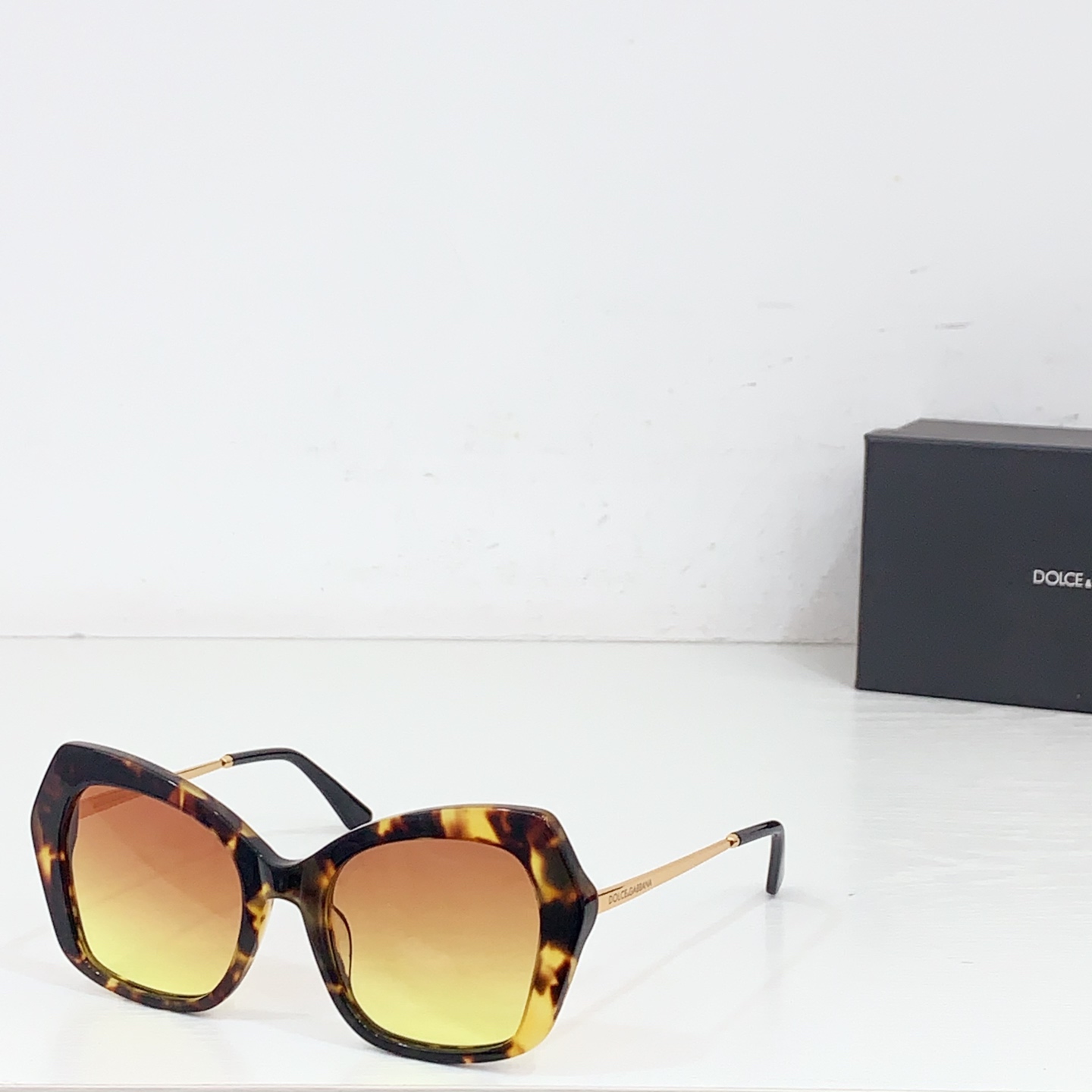 D&G Oversized Cat - eye Sunglasses  YV24071908