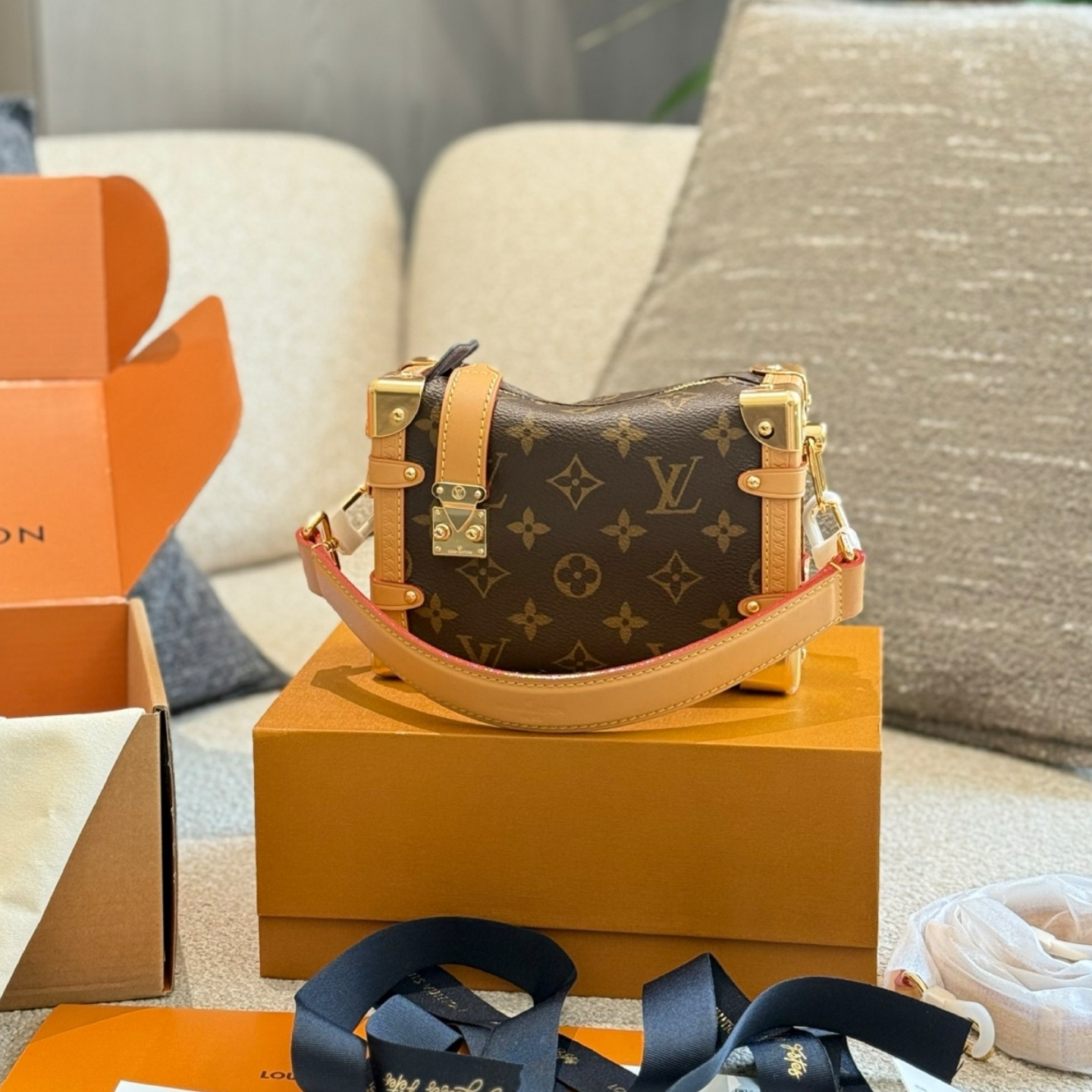 LV SIDE TRUNK Soft Bag YV24072007