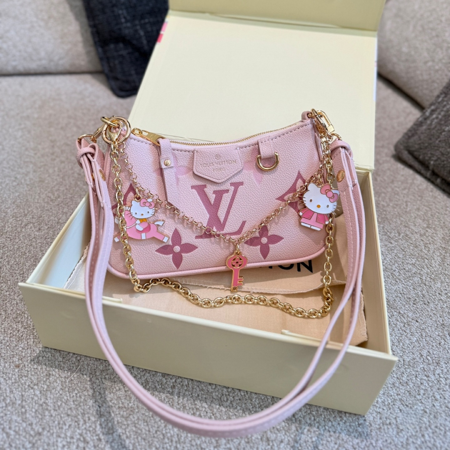 LV Pink-gradient Easy Pouch Chain Bag YV24072013