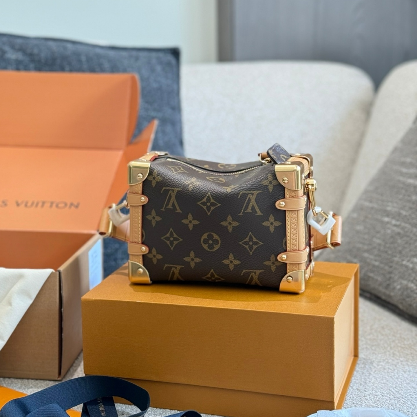 LV SIDE TRUNK Soft Bag YV24072007