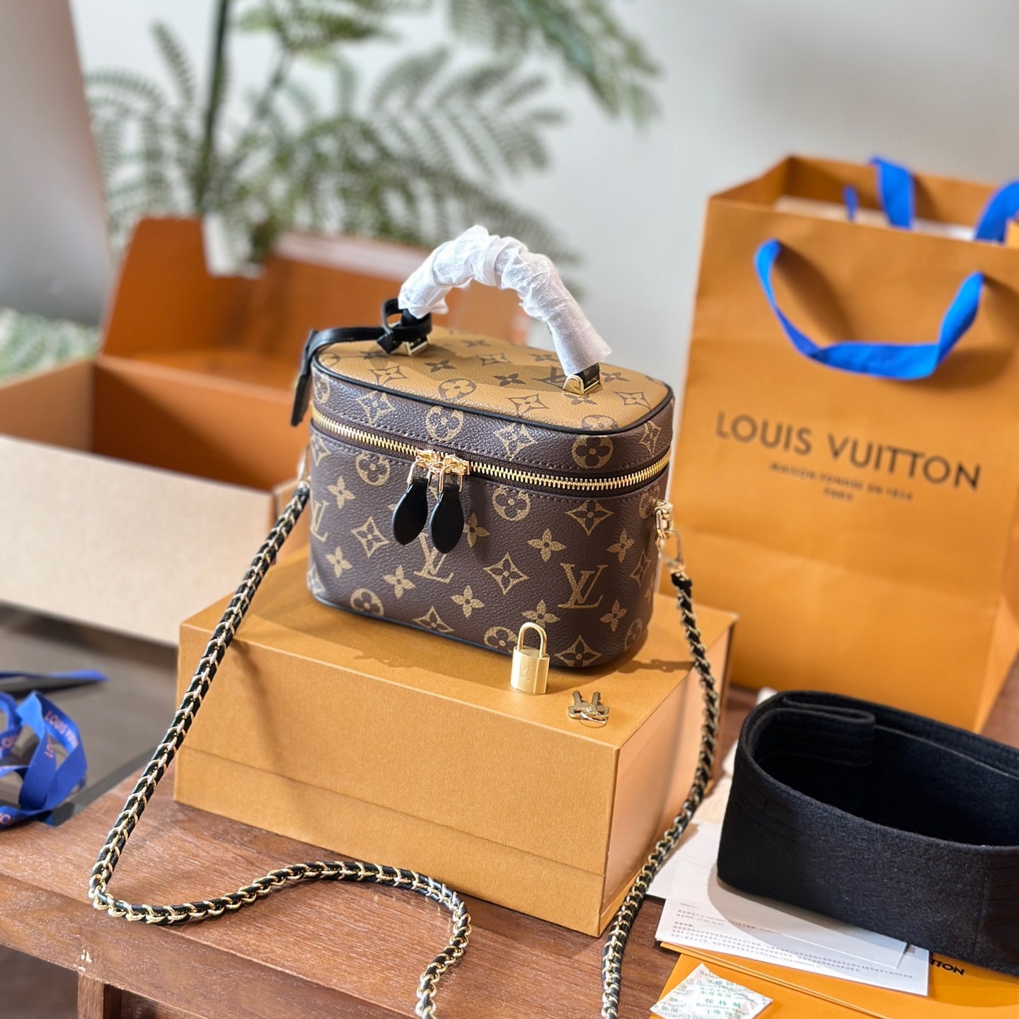 LV Vanity Cosmetic Bag STZB250412