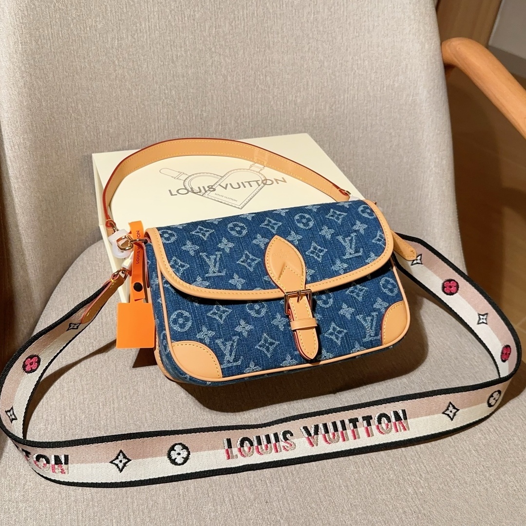 LV  washed denim Diane  YV24060414