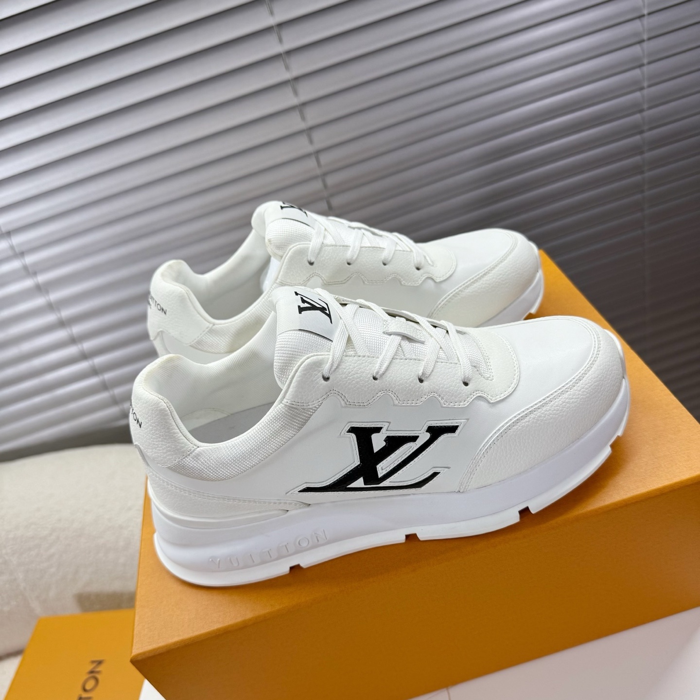 LV Simple and comfortable men's sports shoes YV24072210