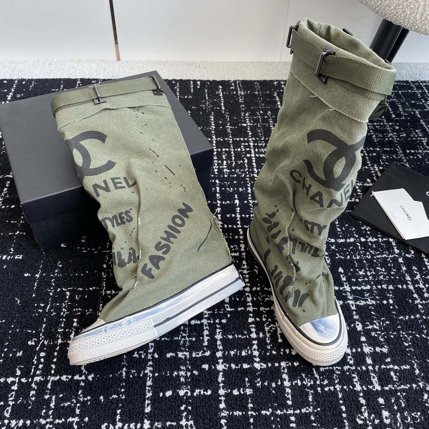 CH Graffiti Canvas Shoes DD25072134