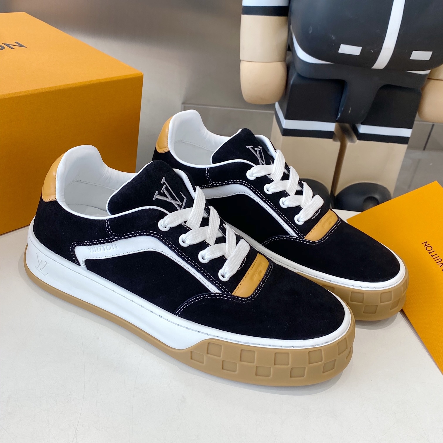 LV Men's Low - top Casual Sneakers YV24072201