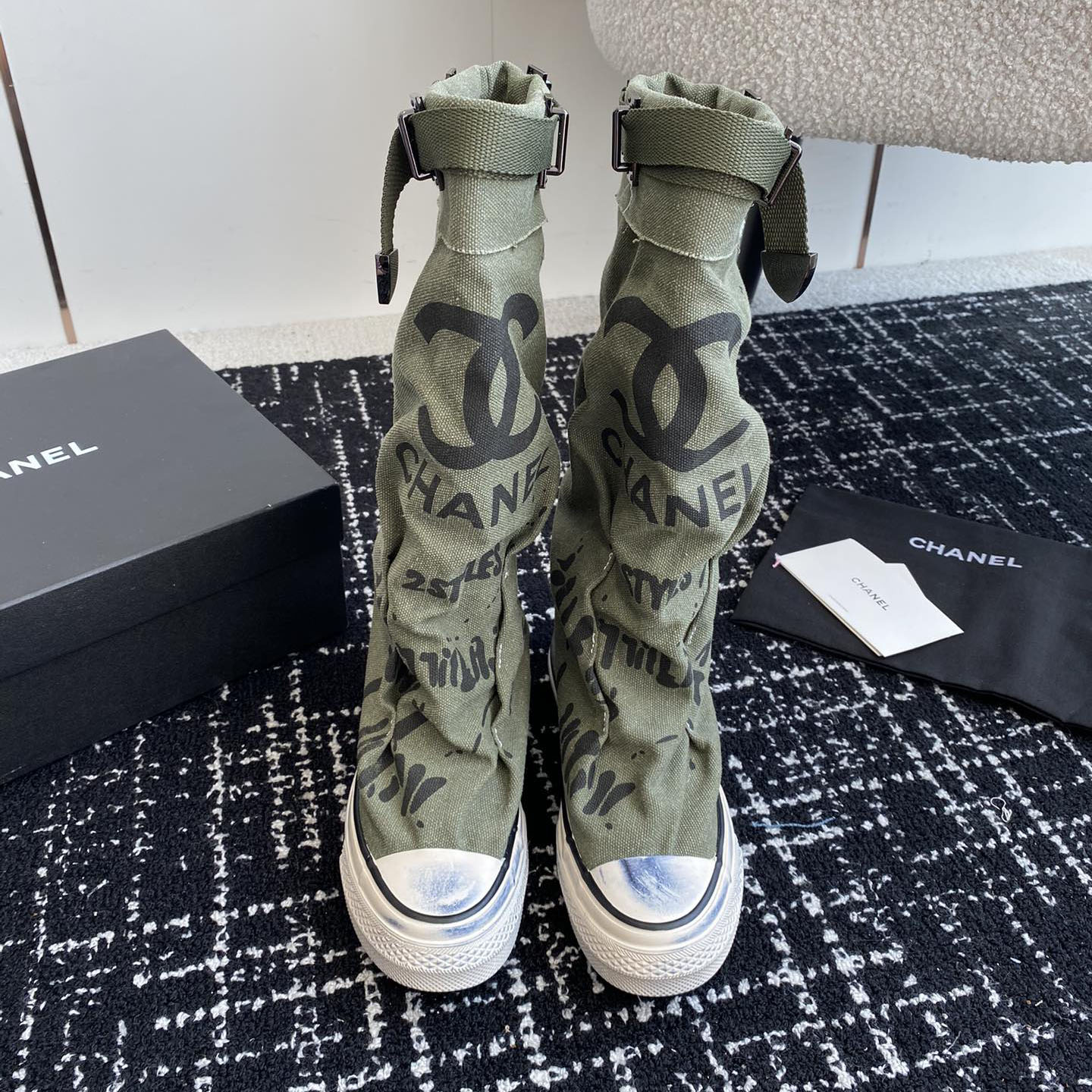 CH Graffiti Canvas Shoes DD25072134