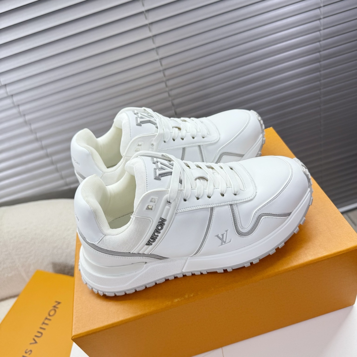 LV  RUN AWAY MAXI Lightweight And Shock-Absorbing Sneakers YV24072208