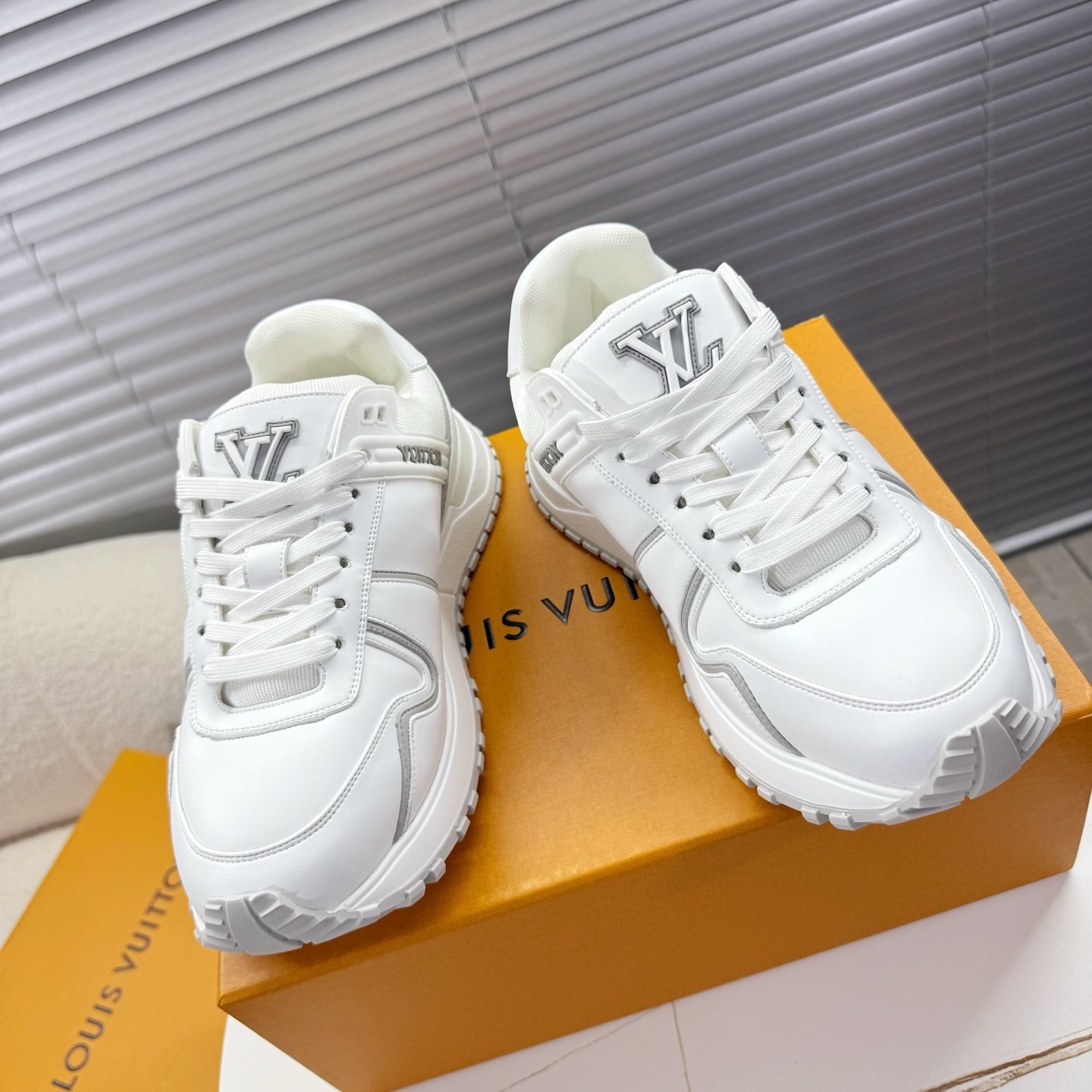 LV  RUN AWAY MAXI Lightweight And Shock-Absorbing Sneakers YV24072208