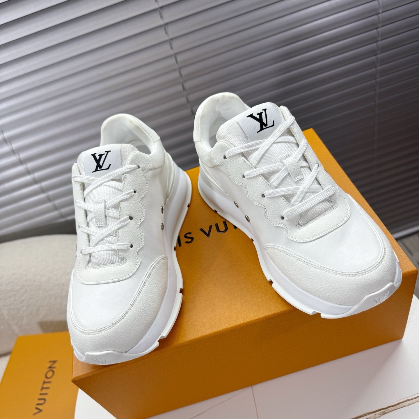 LV Simple and comfortable men's sports shoes YV24072210