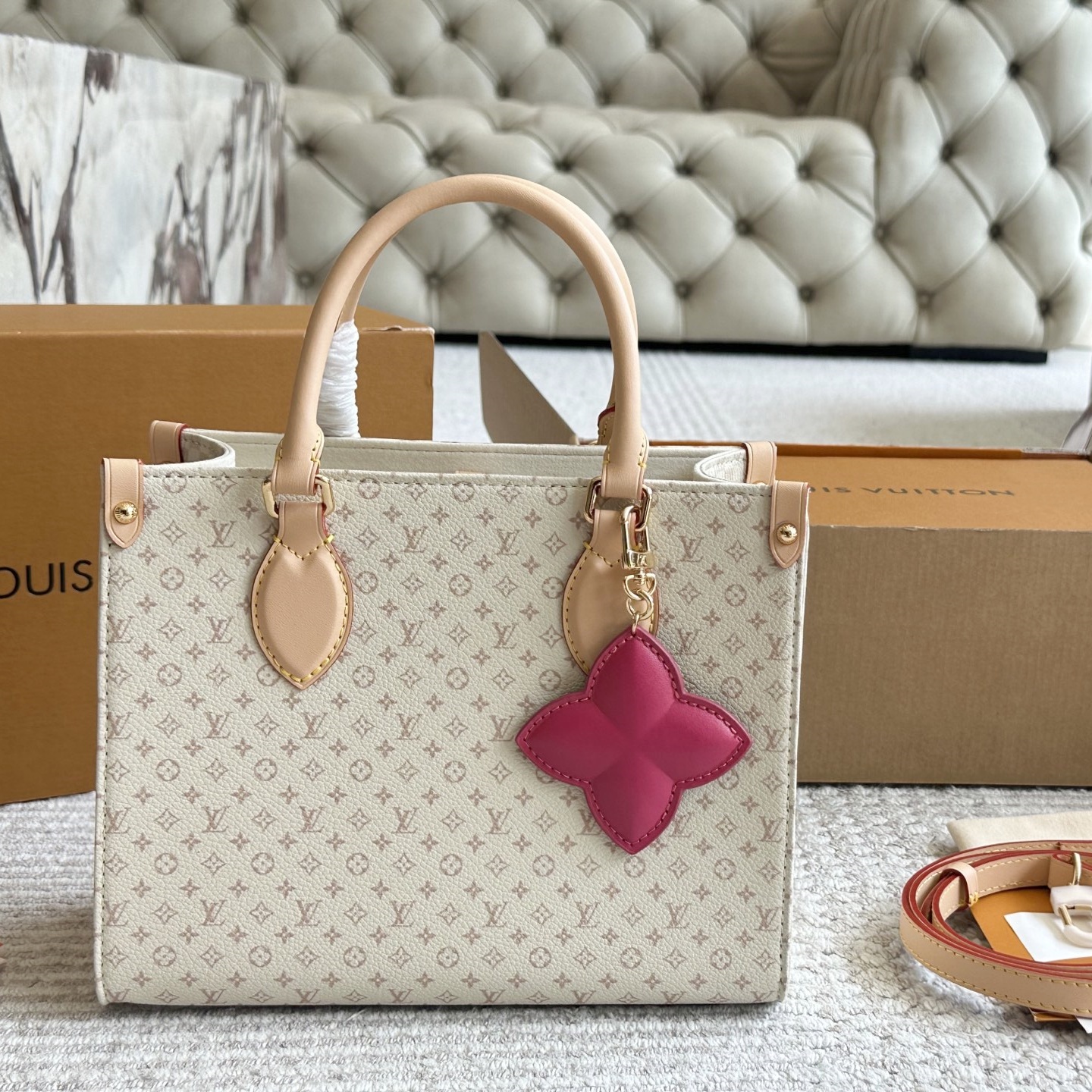LV Monogram  OnTheGo YV24072309