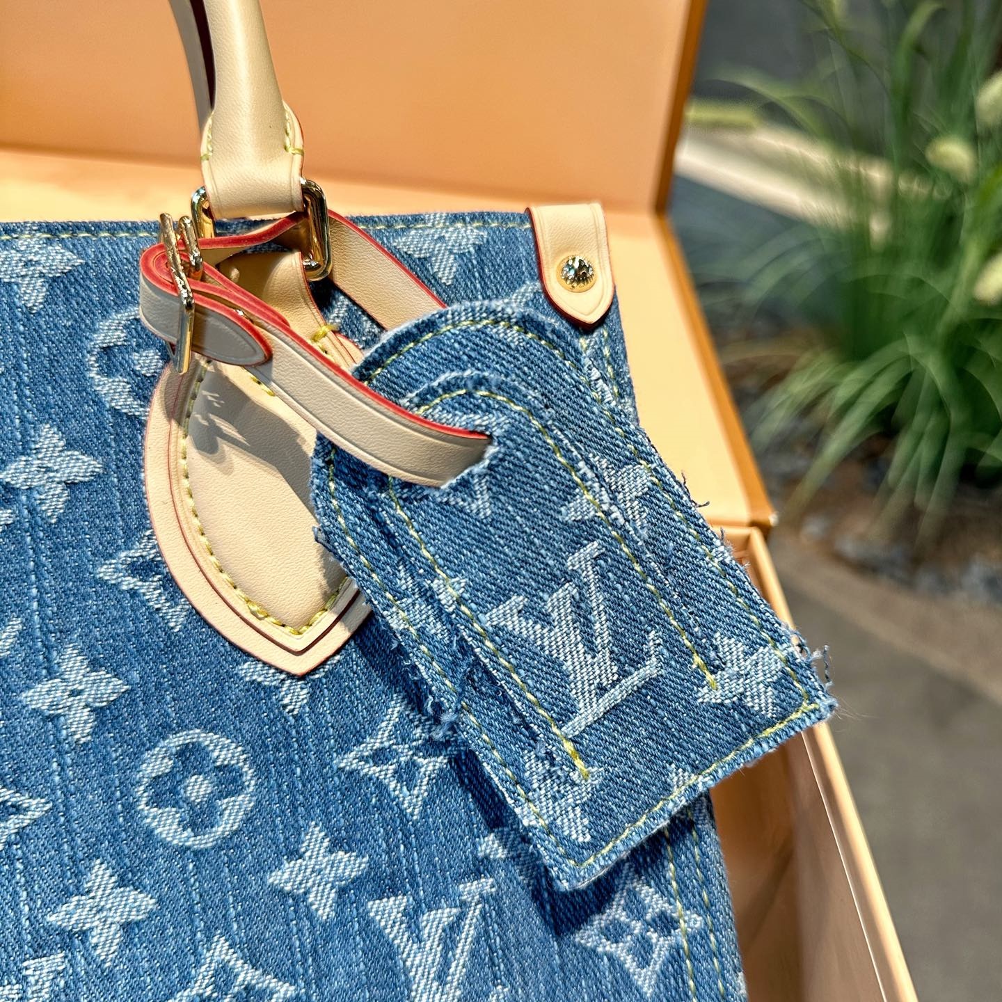 LV Denim - material Monogram  OnTheGo YV24072308