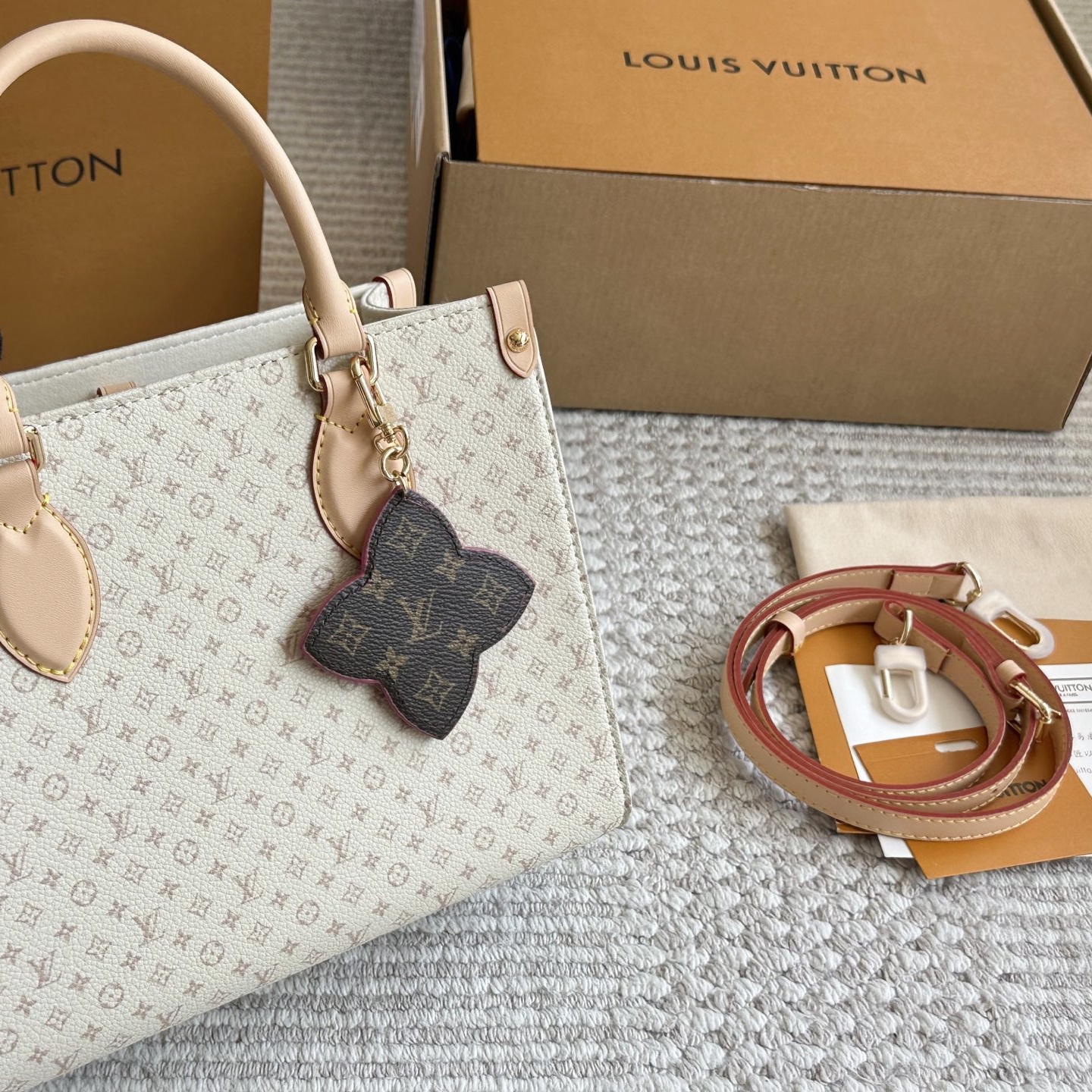 LV Monogram  OnTheGo YV24072309