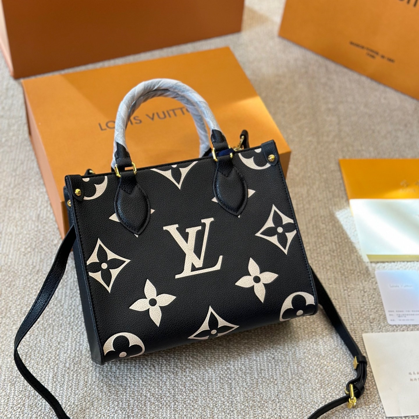 LV  Monogram  OnTheGo  YV24072303