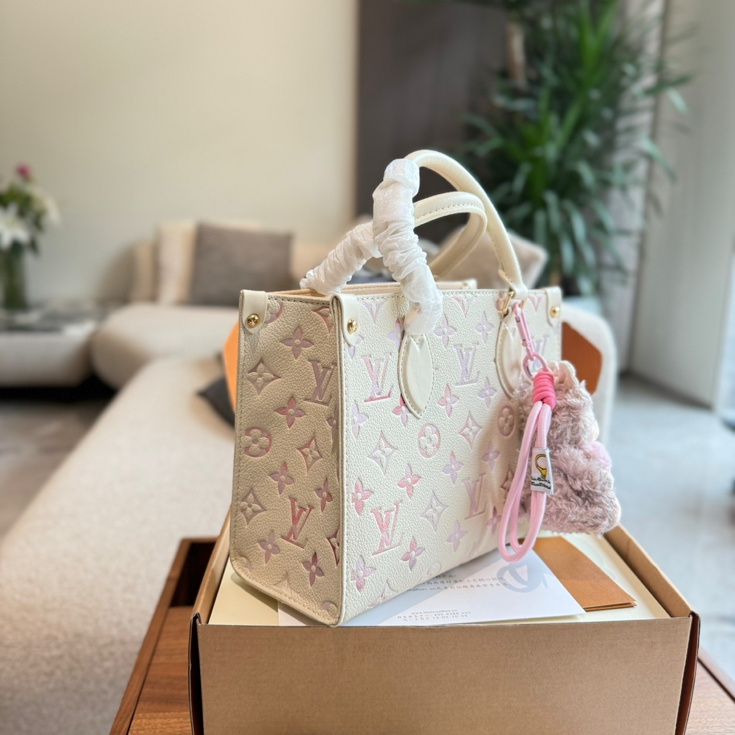 LV Dreamy Purple Onthego Bag With Charm  YV24072321