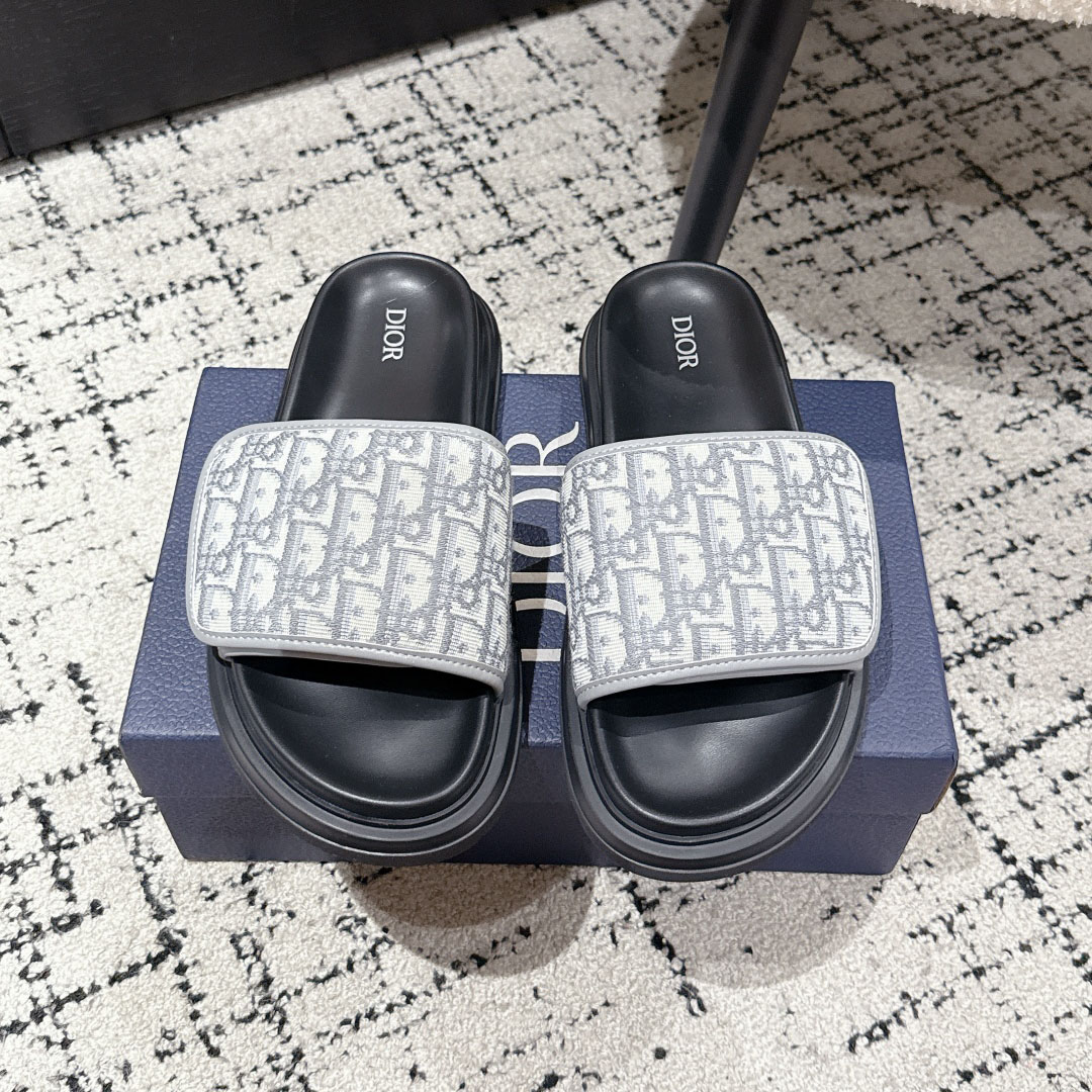 CD Aqua Men’s Slippers DD25072512